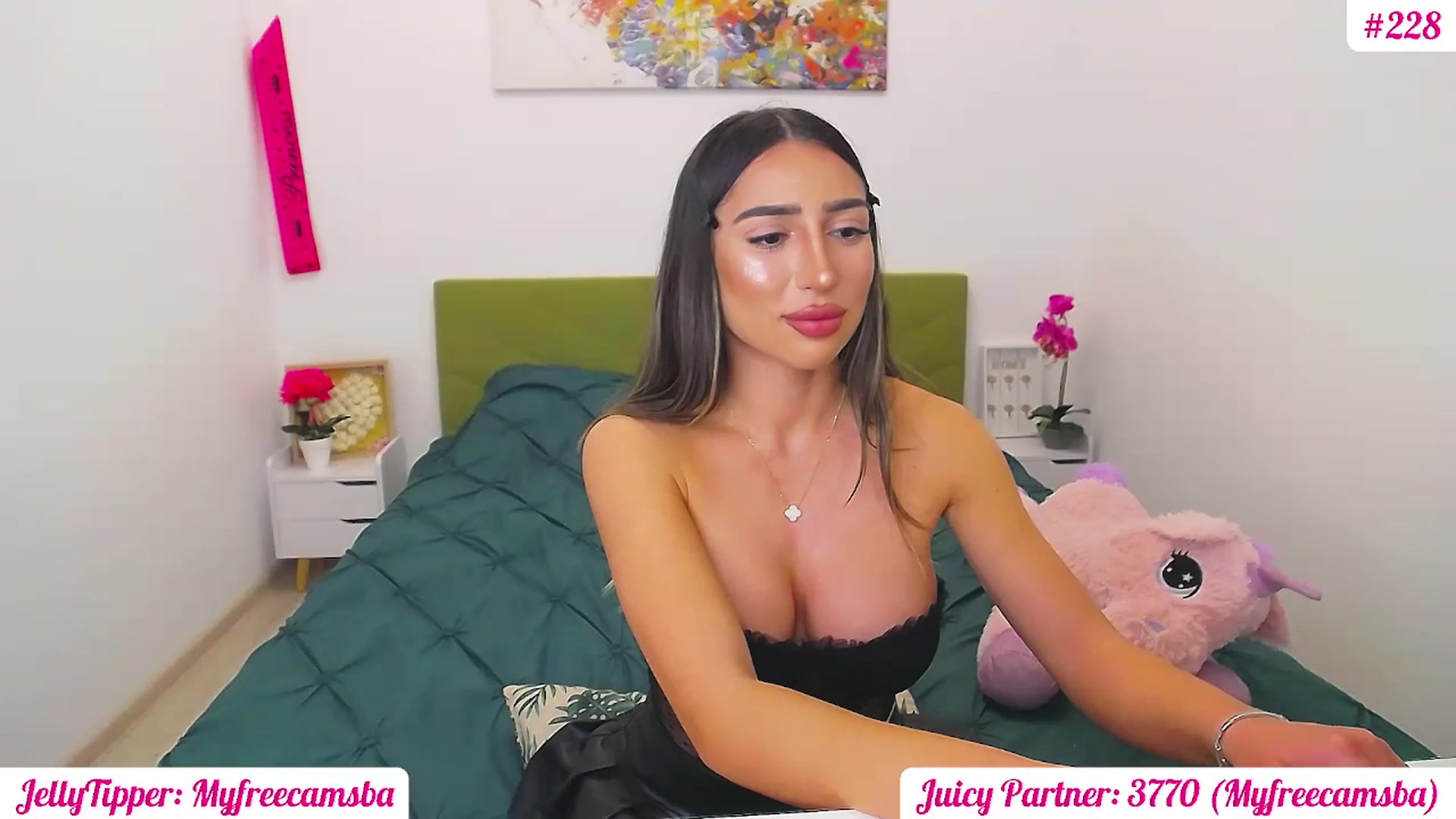 Gallery image thumbnail from JuicyJelly's myfreecams stream on, 04/17/2025, 19:14 image 13 of 20