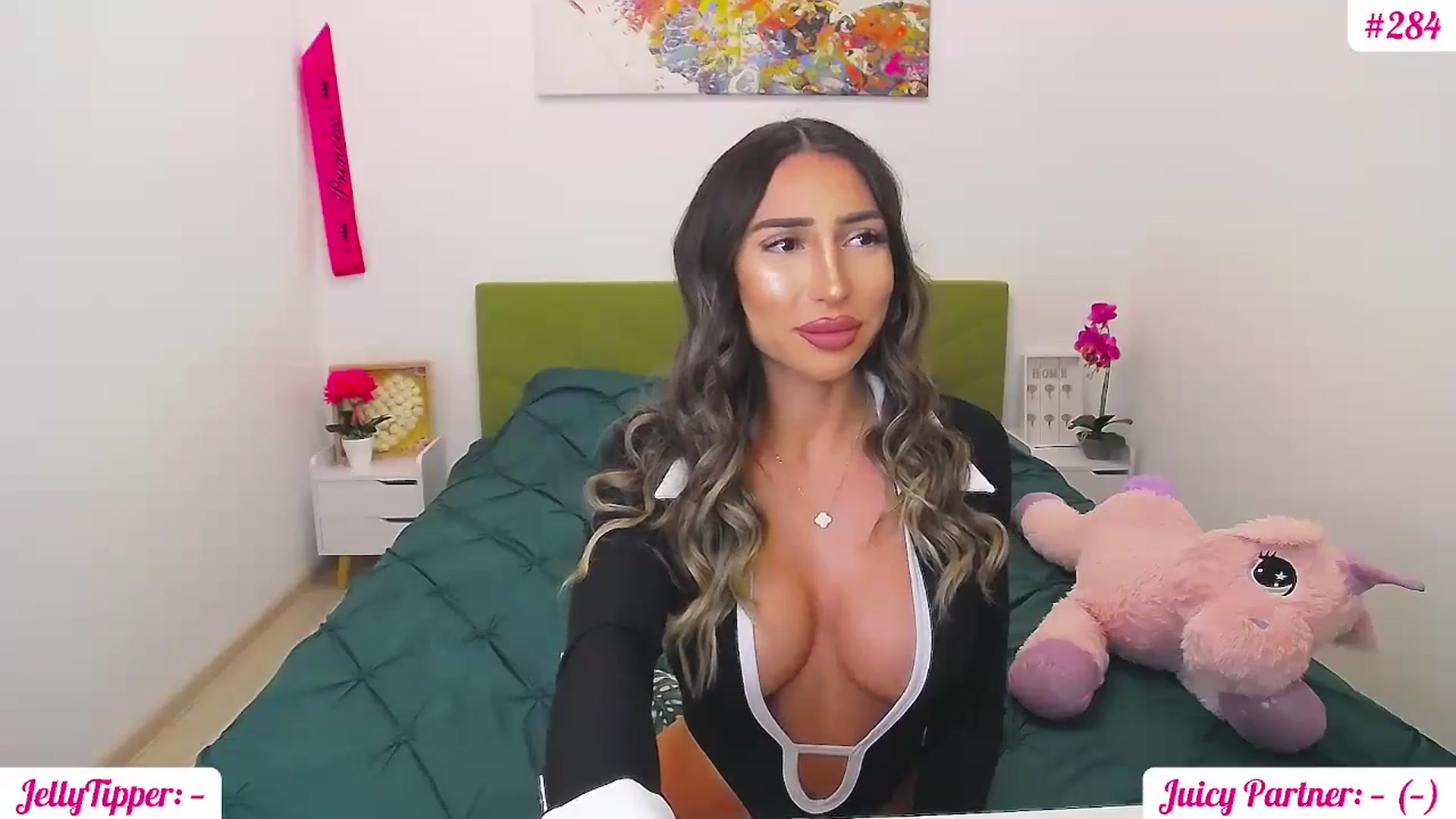 Gallery image thumbnail from JuicyJelly's myfreecams stream on, 04/22/2025, 16:42 image 2 of 20