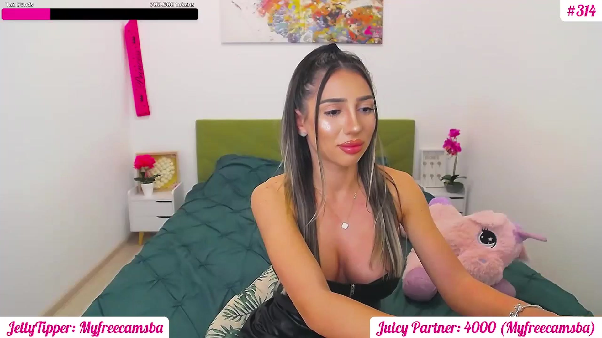 Gallery image thumbnail from JuicyJelly's myfreecams stream on, 05/07/2025, 18:57 image 3 of 20