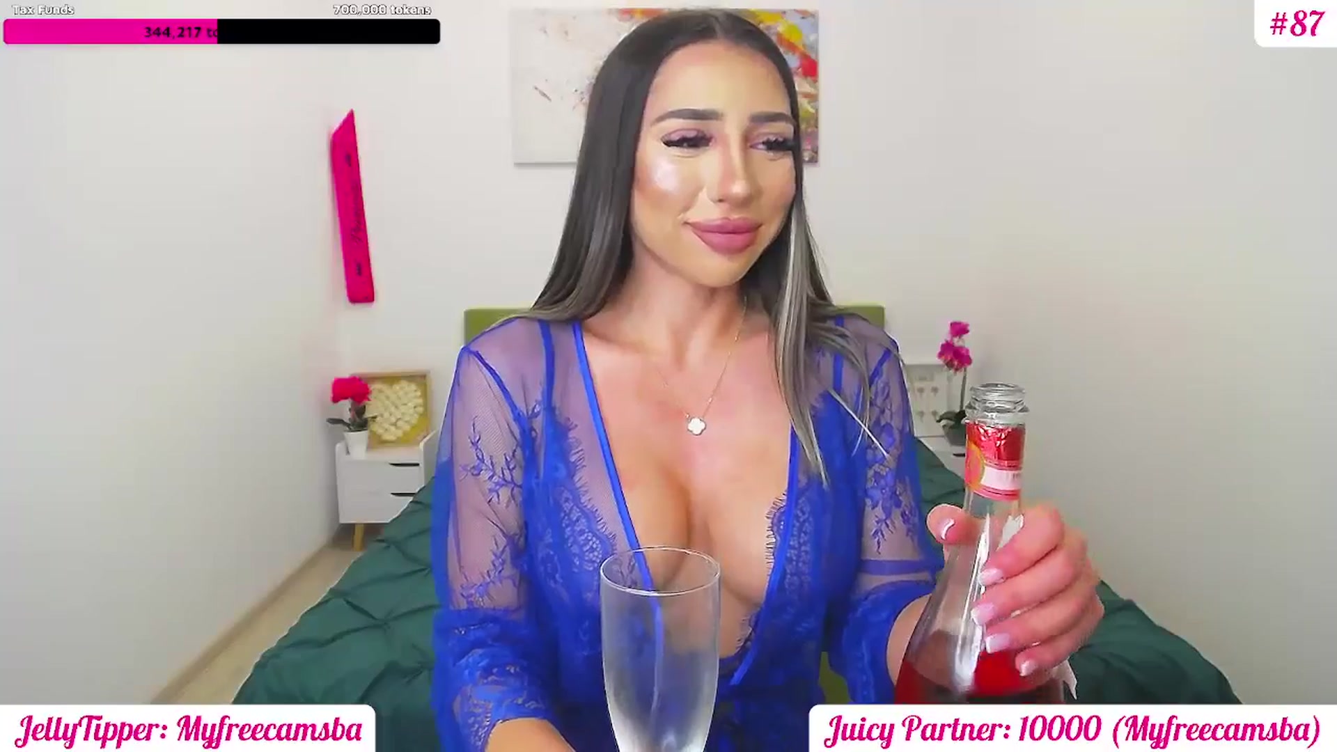 Gallery image thumbnail from JuicyJelly's myfreecams stream on, 05/26/2025, 18:30 image 18 of 20