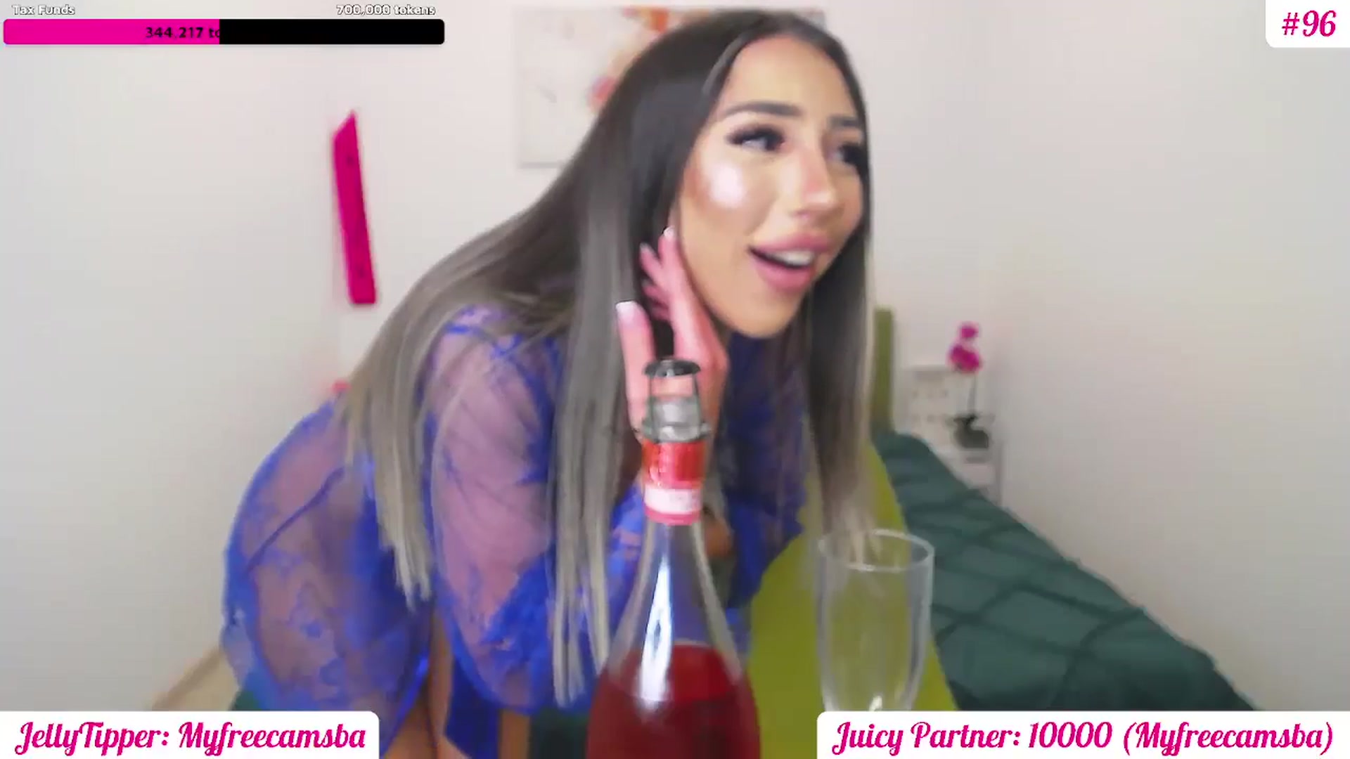Gallery image thumbnail from JuicyJelly's myfreecams stream on, 05/26/2025, 18:30 image 16 of 20