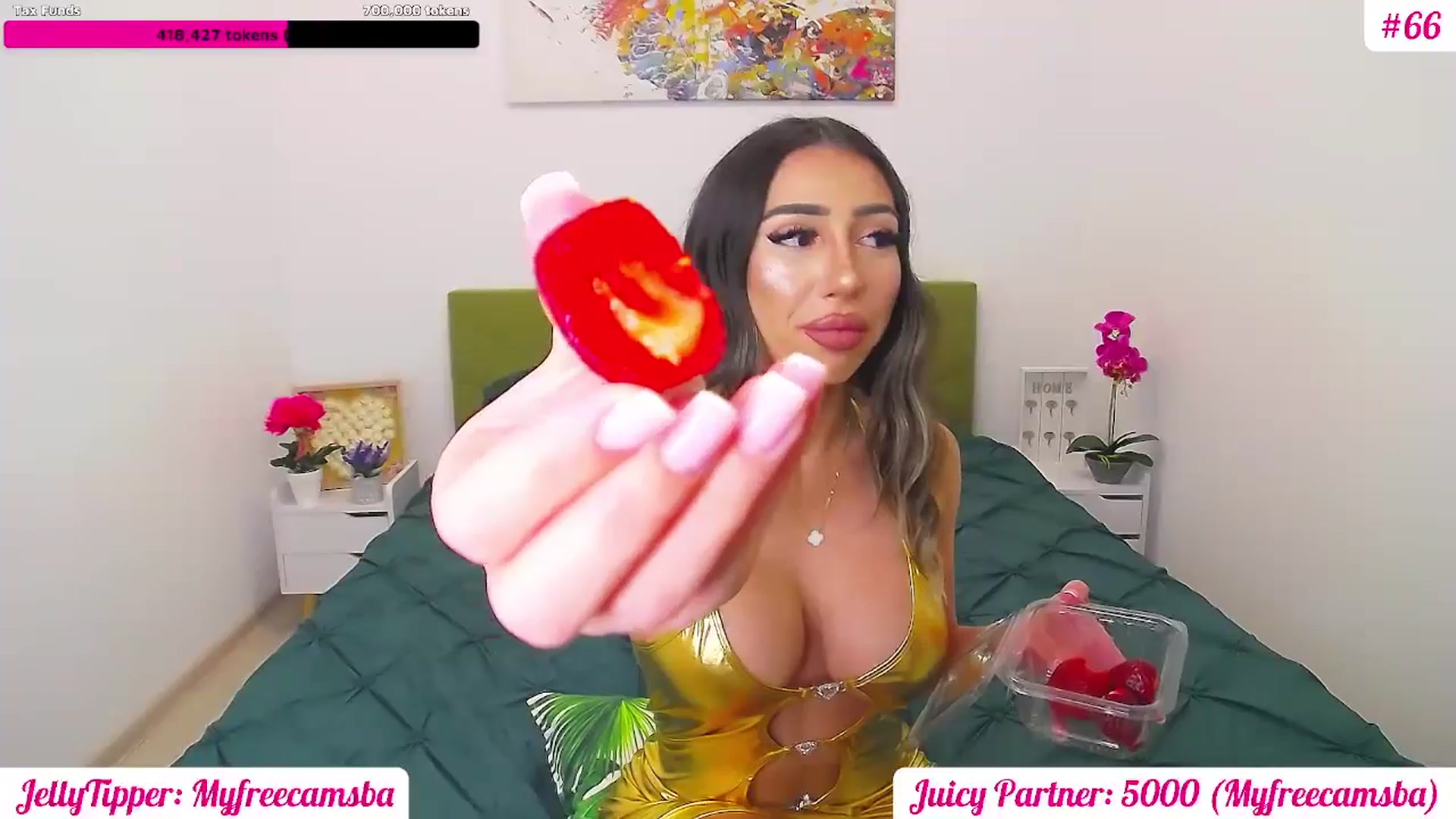 Gallery image thumbnail from JuicyJelly's myfreecams stream on, 05/30/2025, 18:45 image 12 of 20