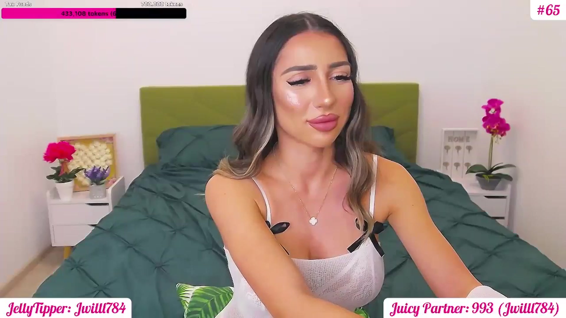 Gallery image thumbnail from JuicyJelly's myfreecams stream on, 05/31/2025, 19:11 image 16 of 20