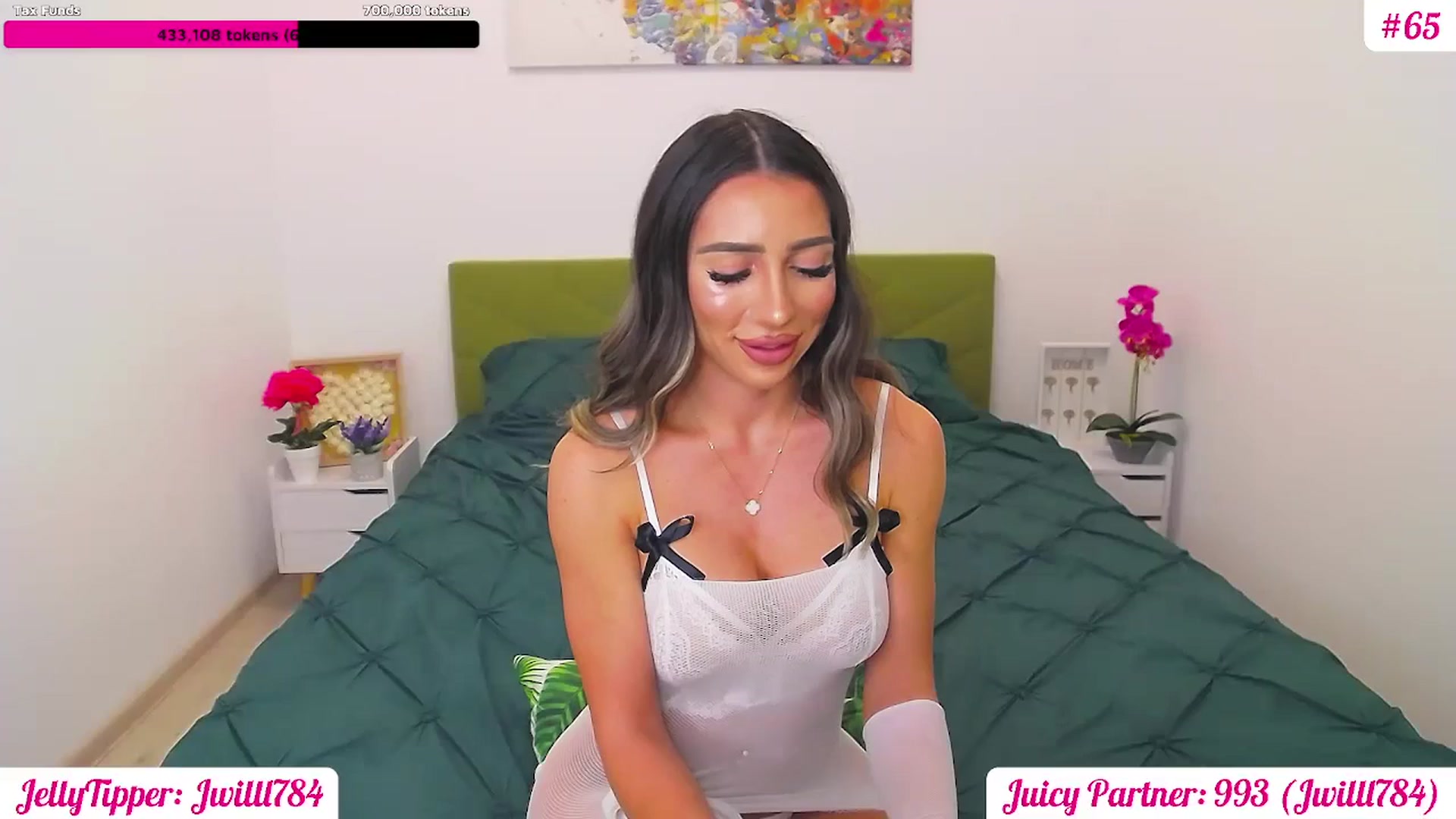 Gallery image thumbnail from JuicyJelly's myfreecams stream on, 05/31/2025, 19:11 image 15 of 20