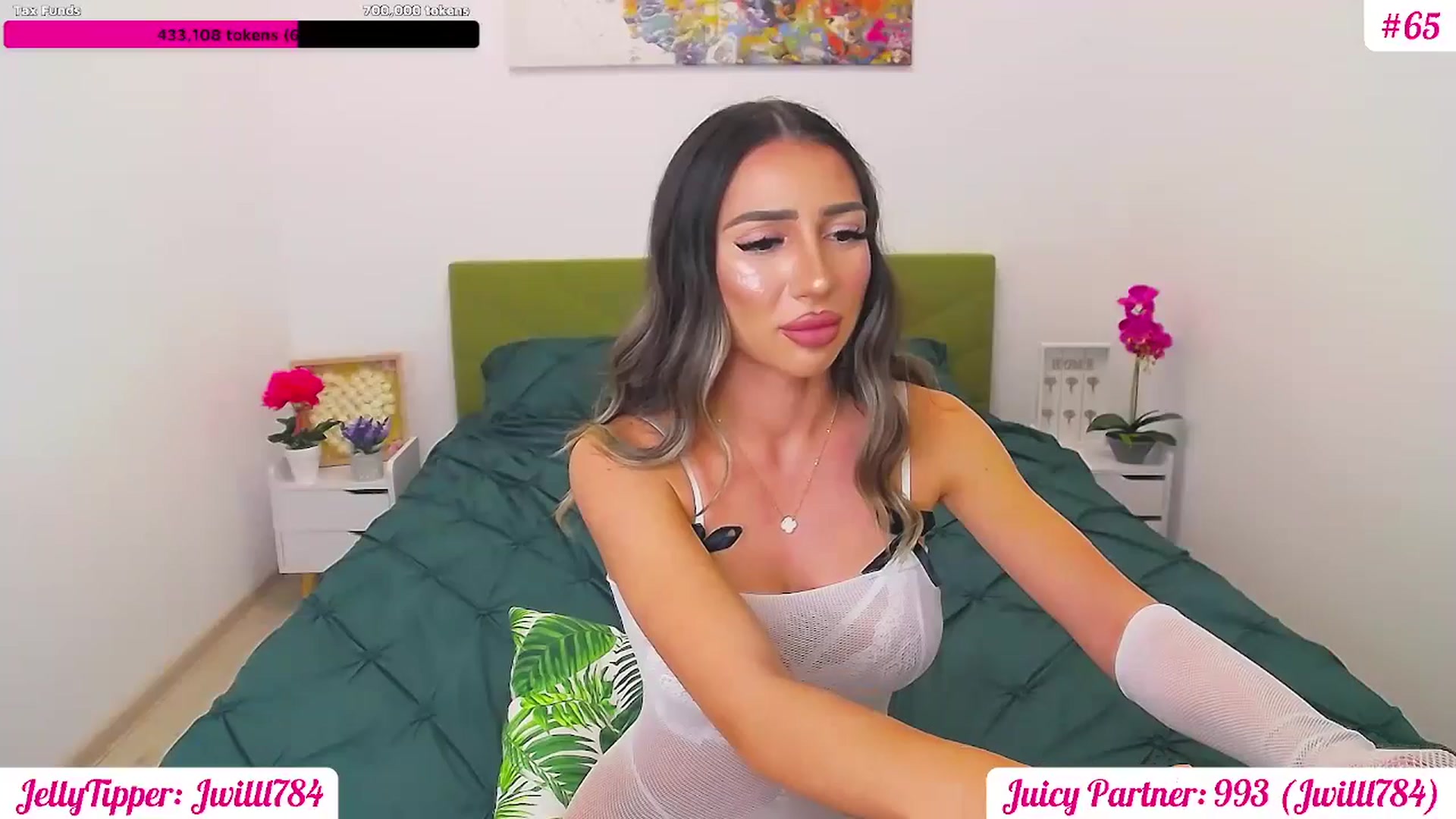 Gallery image thumbnail from JuicyJelly's myfreecams stream on, 05/31/2025, 19:11 image 10 of 20