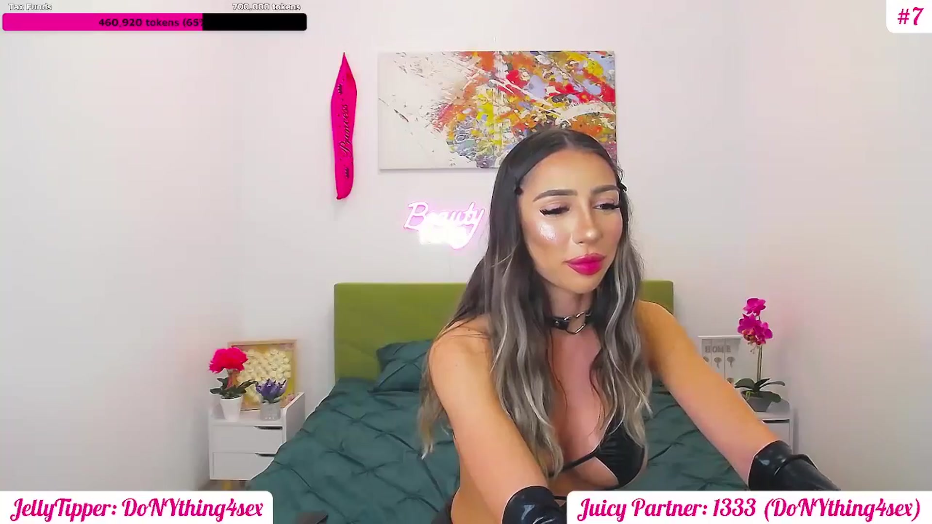 Gallery image thumbnail from JuicyJelly's myfreecams stream on, 06/01/2025, 17:22 image 15 of 20