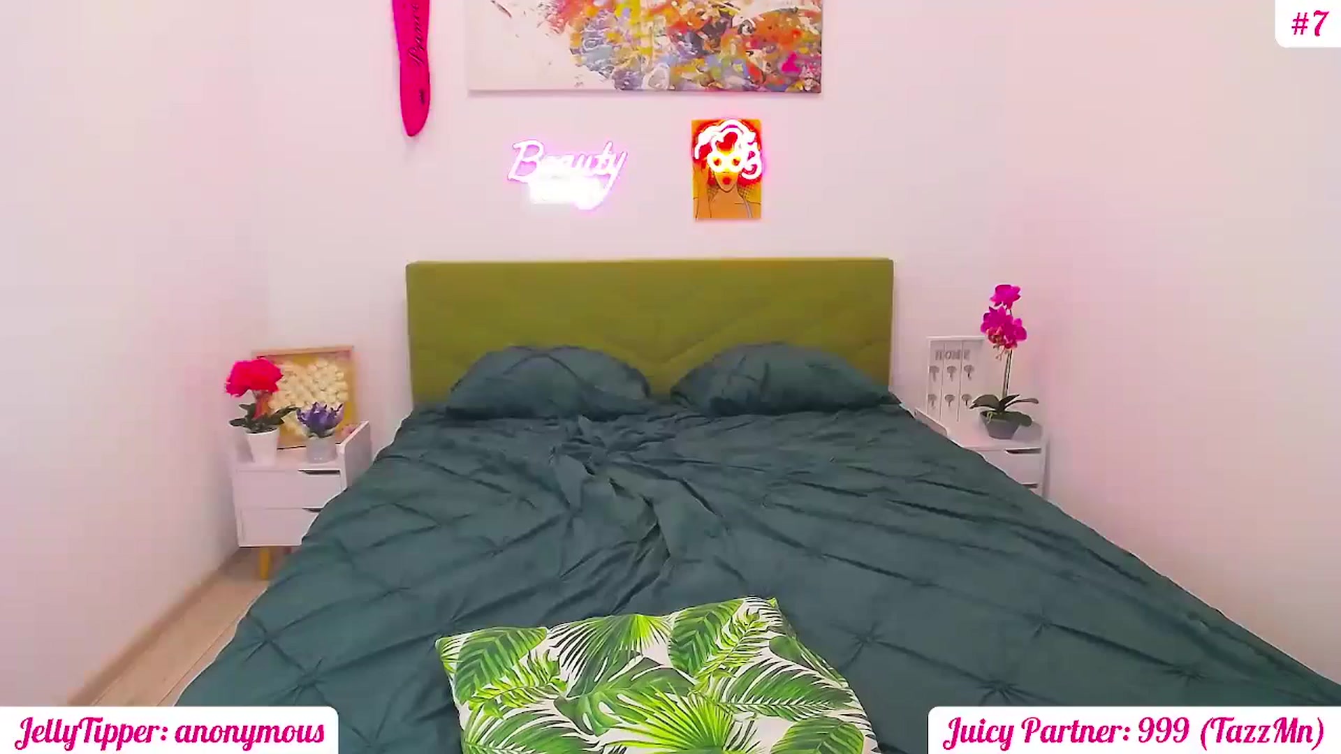 Gallery image thumbnail from JuicyJelly's myfreecams stream on, 06/17/2025, 18:37 image 15 of 20