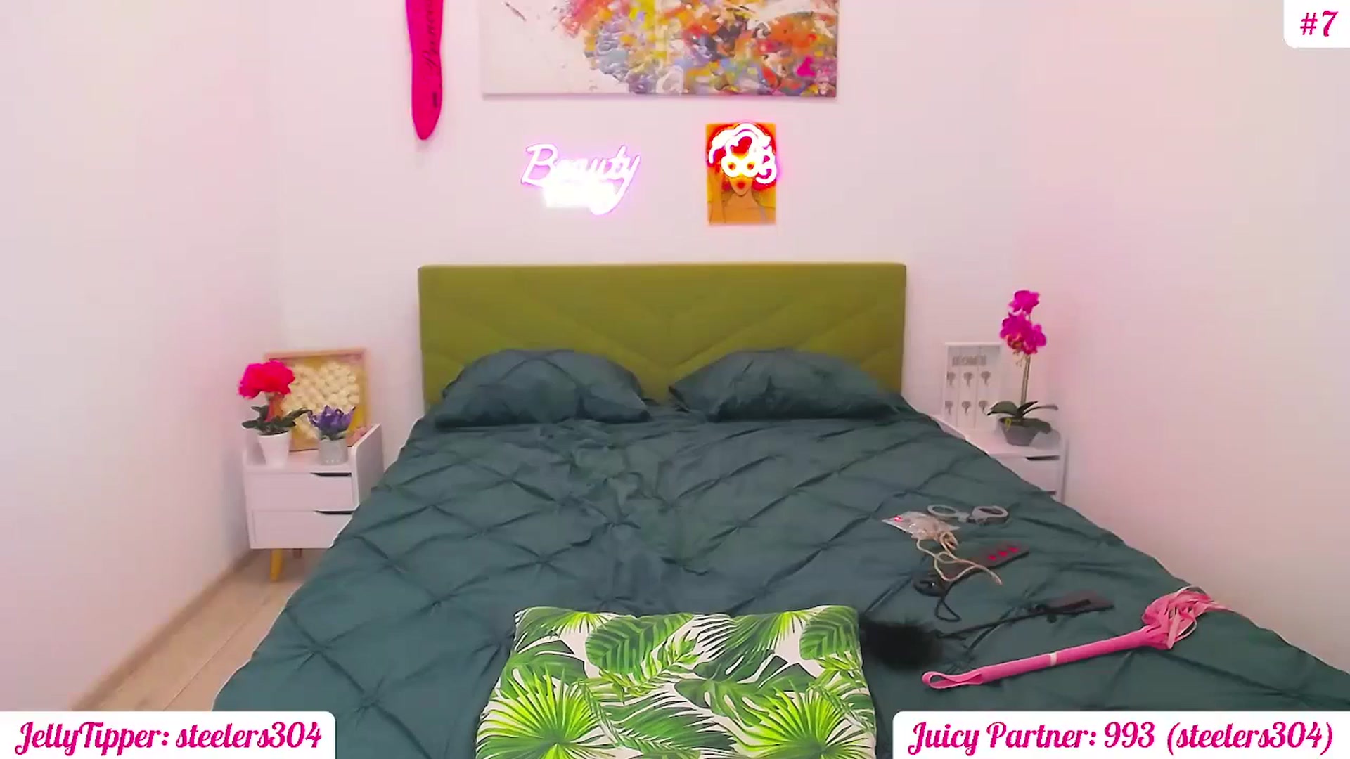 Gallery image thumbnail from JuicyJelly's myfreecams stream on, 06/19/2025, 17:38 image 16 of 20