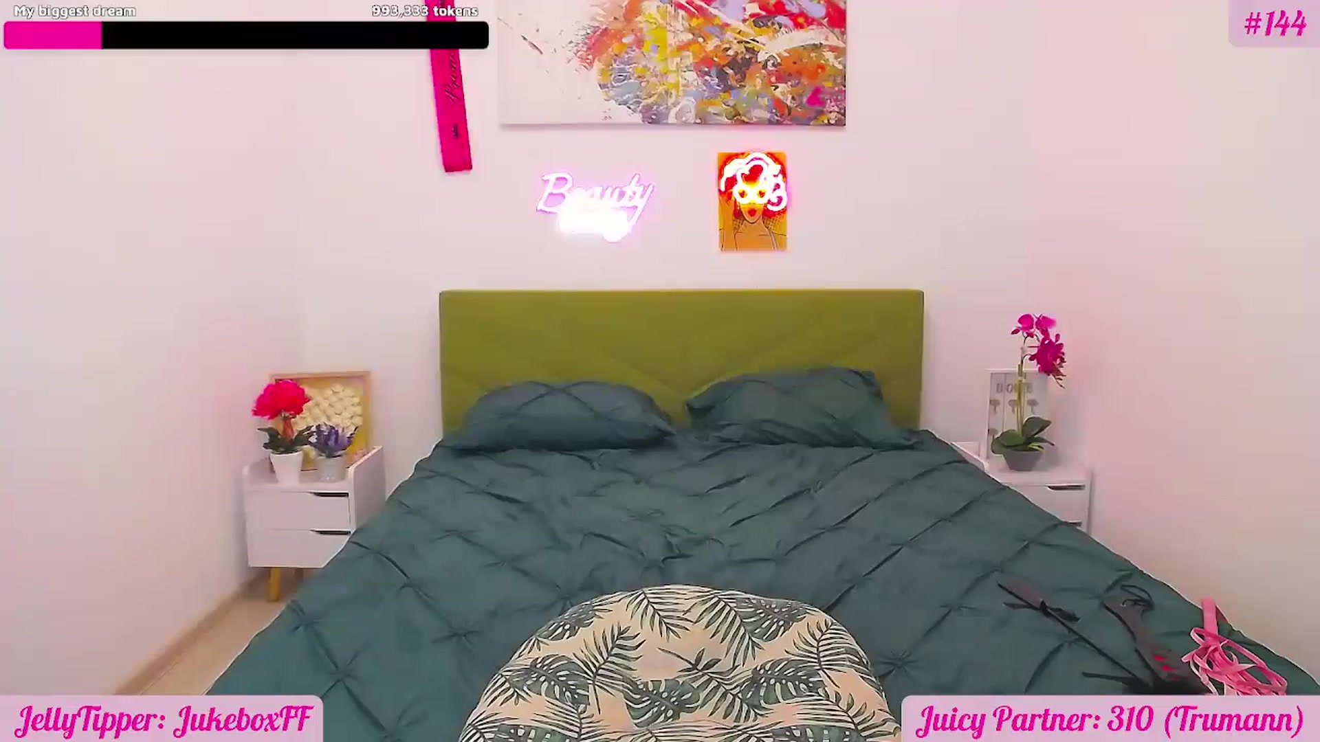 Gallery image thumbnail from JuicyJelly's myfreecams stream on, 08/20/2025, 18:30 image 9 of 20