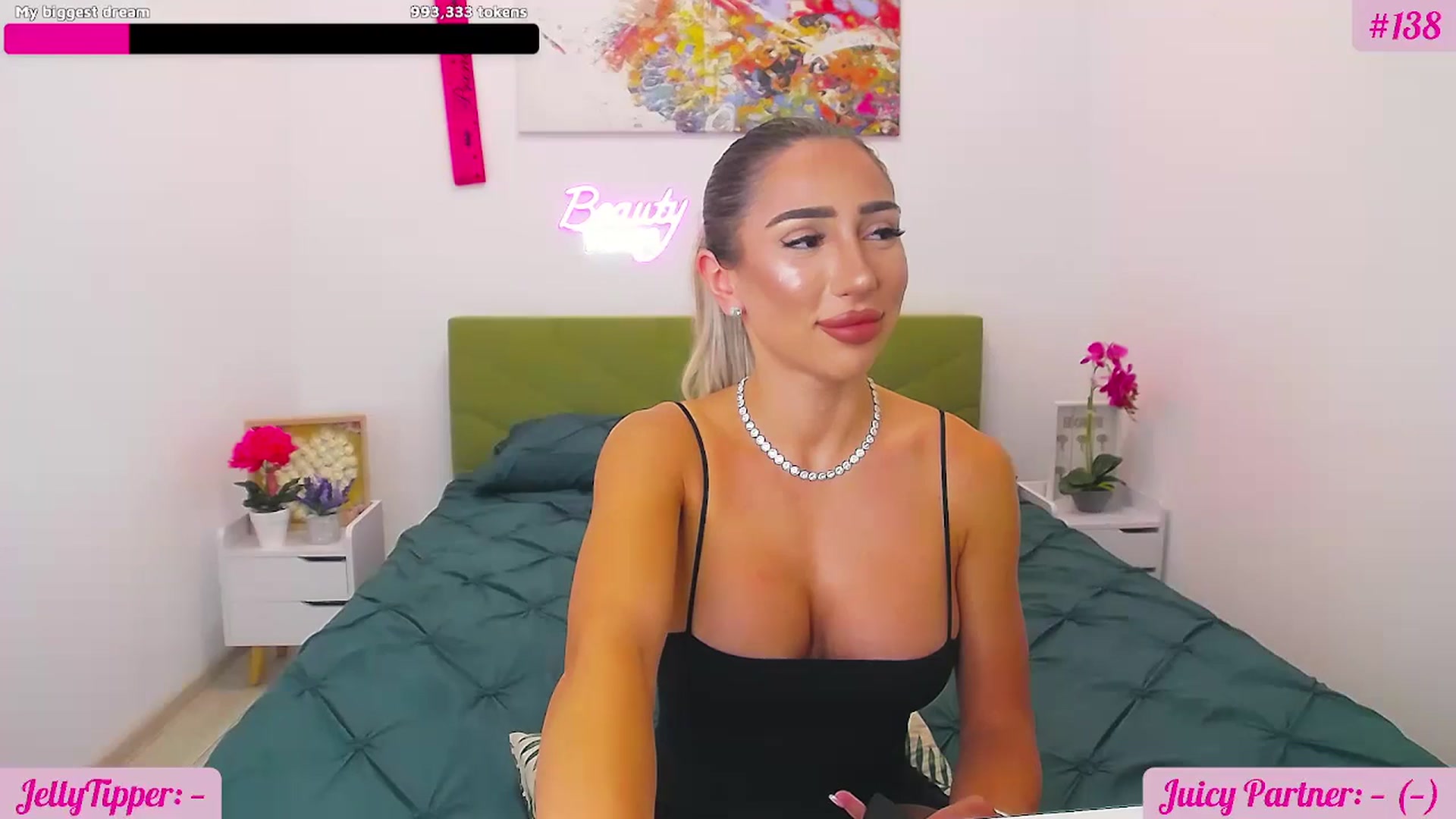Gallery image thumbnail from JuicyJelly's myfreecams stream on, 08/25/2025, 18:17 image 3 of 20