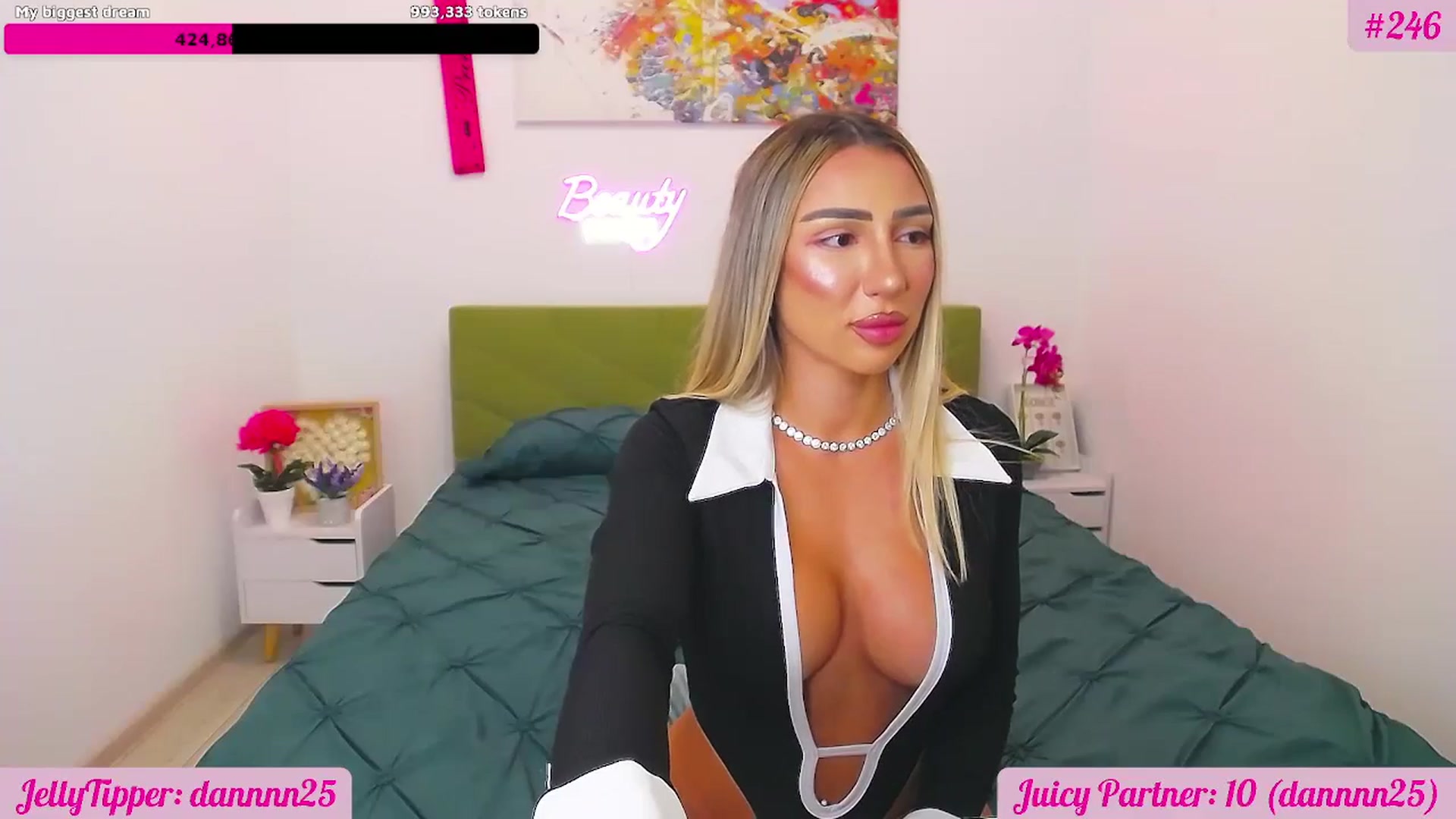 Gallery image thumbnail from JuicyJelly's myfreecams stream on, 10/07/2025, 17:21 image 19 of 20