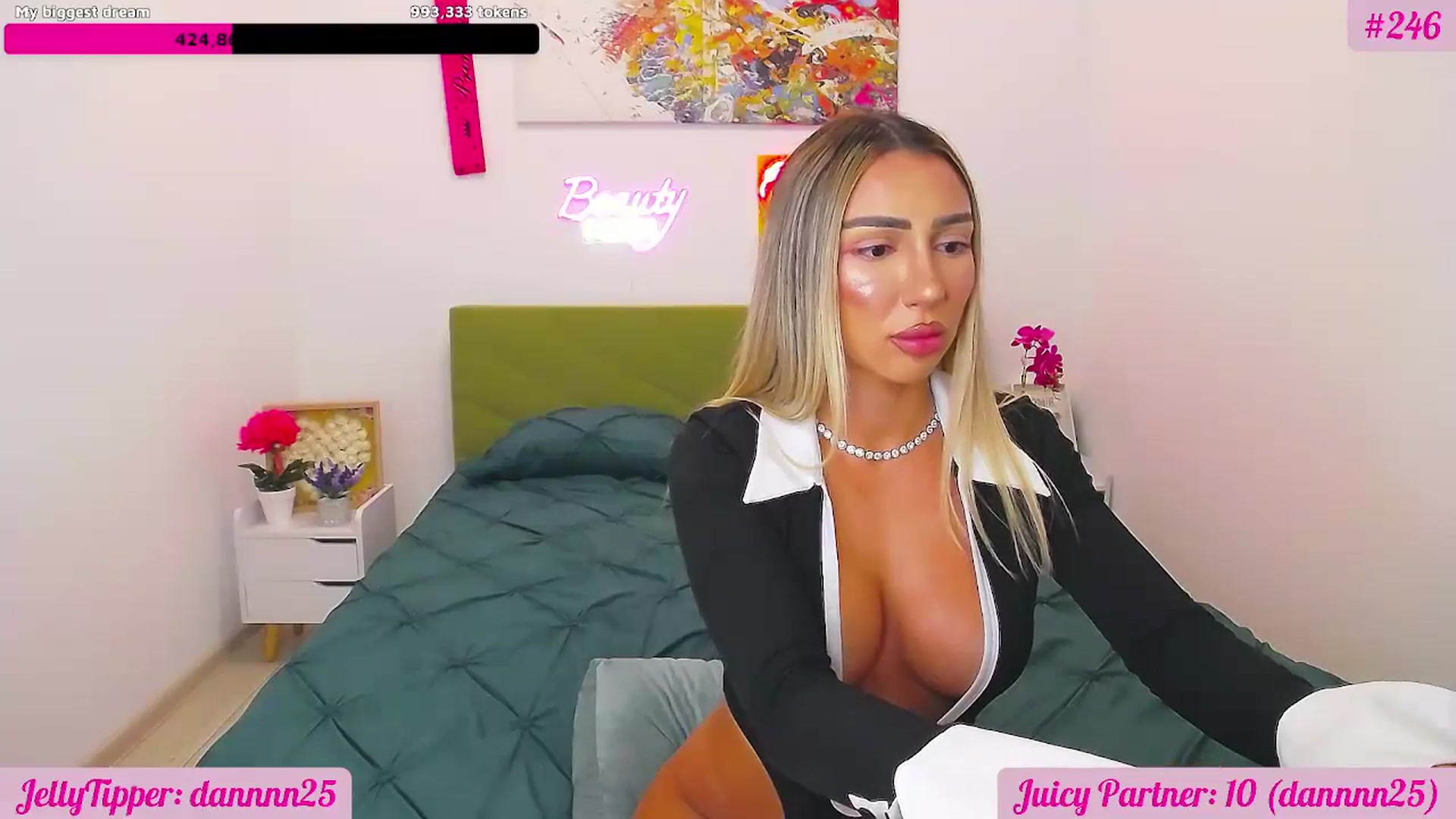 Gallery image thumbnail from JuicyJelly's myfreecams stream on, 10/07/2025, 17:21 image 9 of 20