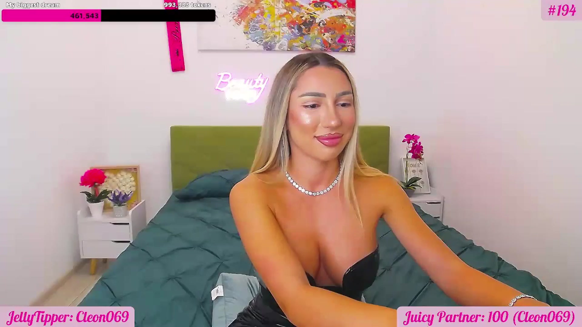 Gallery image thumbnail from JuicyJelly's myfreecams stream on, 10/13/2025, 16:13 image 17 of 20
