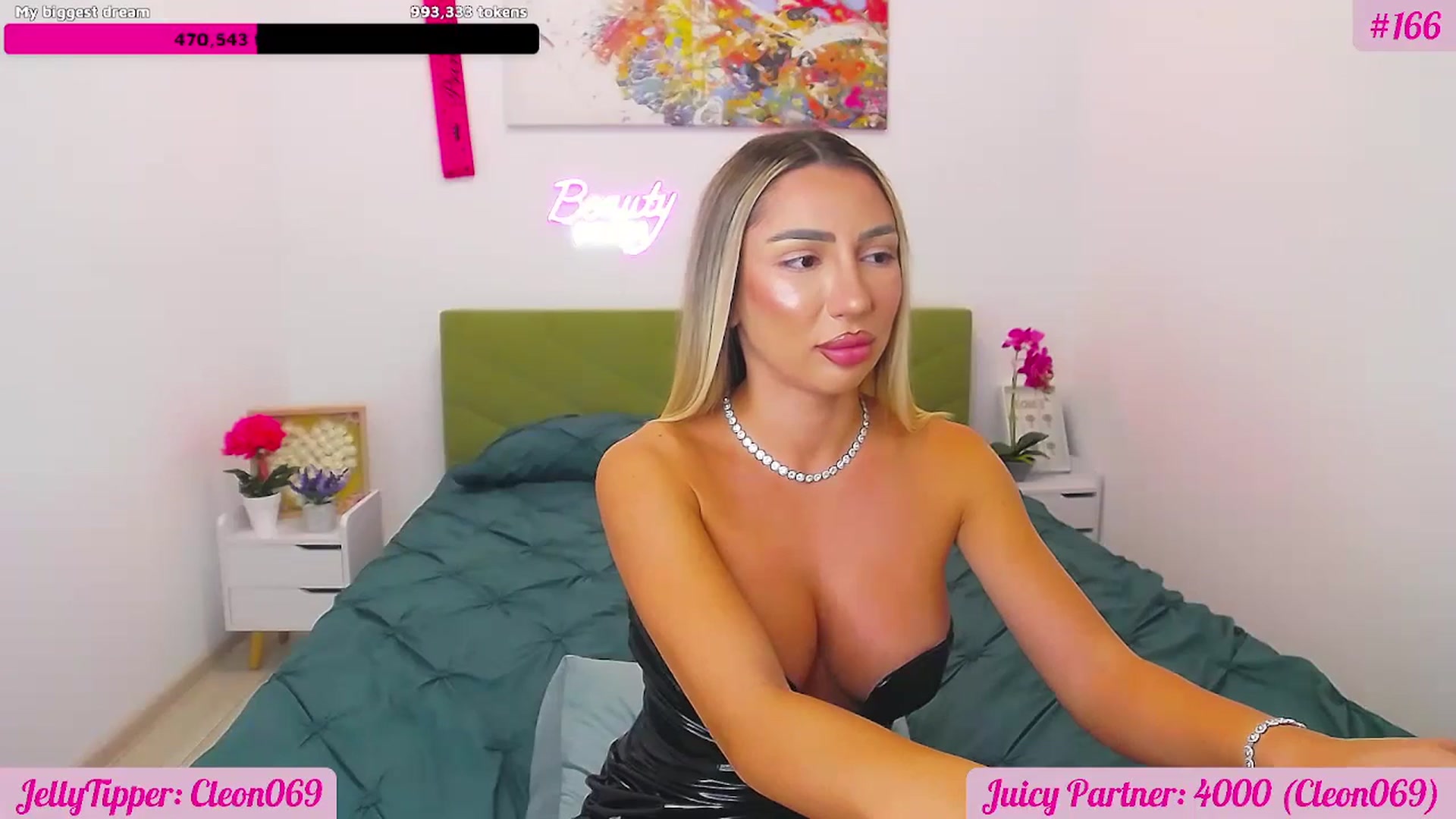 Gallery image thumbnail from JuicyJelly's myfreecams stream on, 10/13/2025, 18:28 image 15 of 20