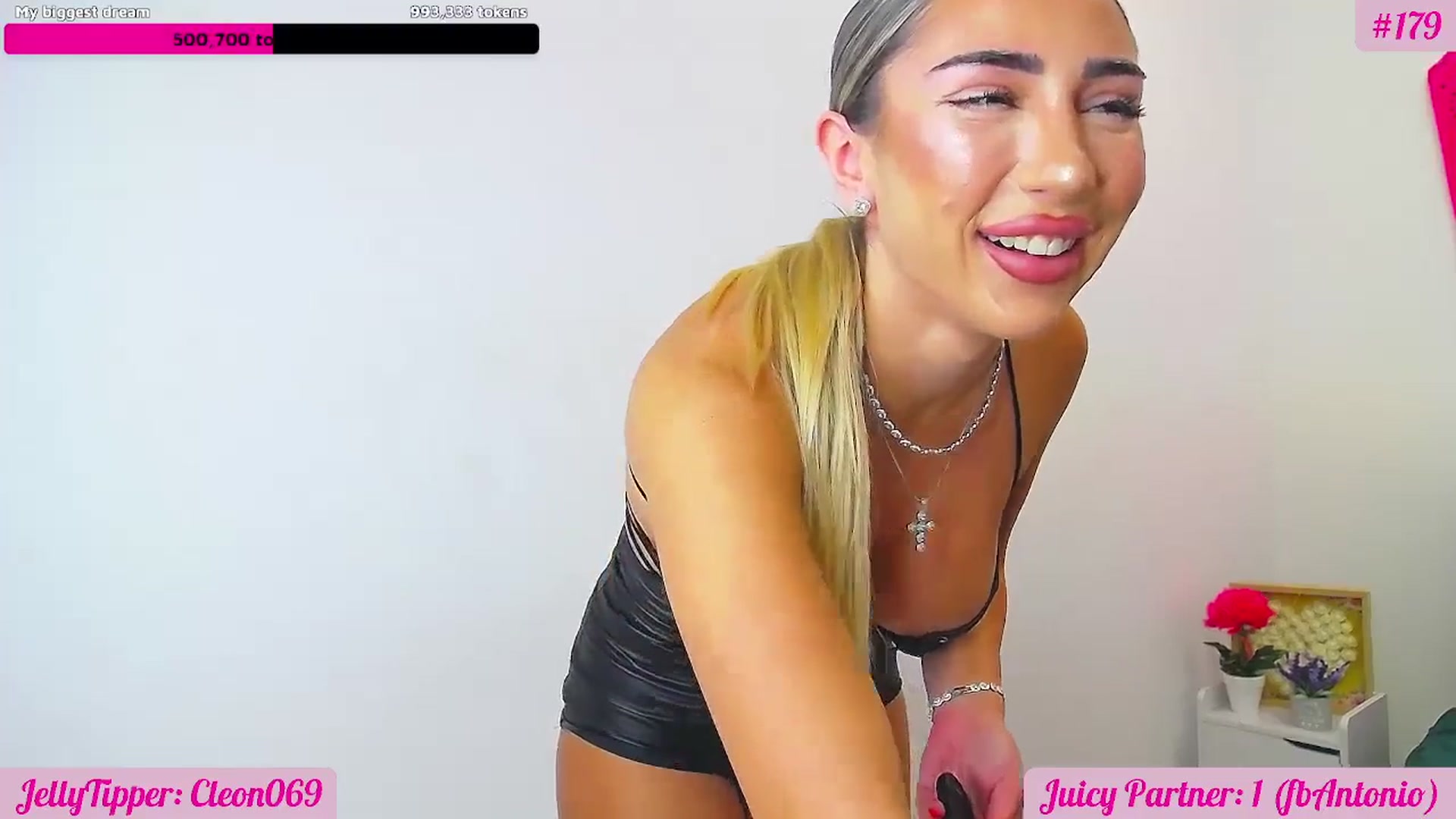 Gallery image thumbnail from JuicyJelly's myfreecams stream on, 10/21/2025, 18:01 image 6 of 20