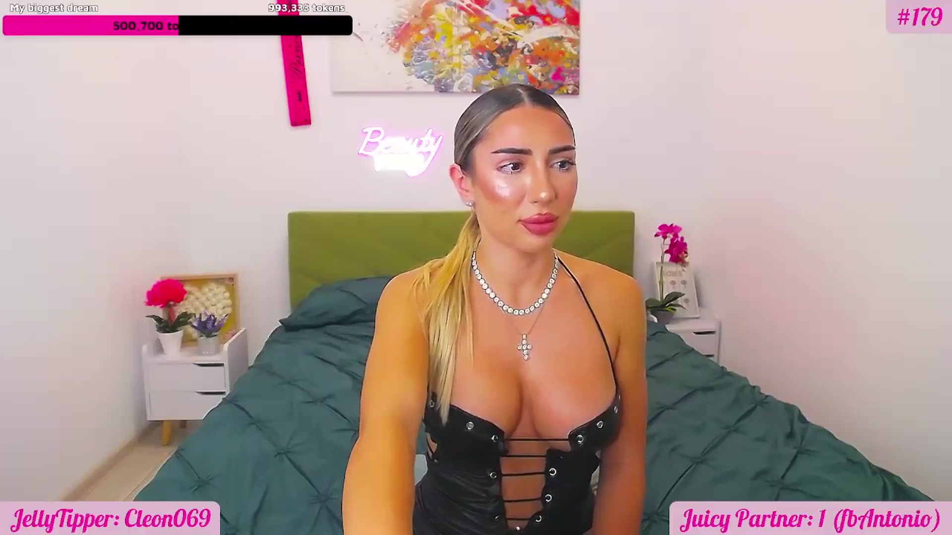 Gallery image thumbnail from JuicyJelly's myfreecams stream on, 10/21/2025, 18:01 image 8 of 20
