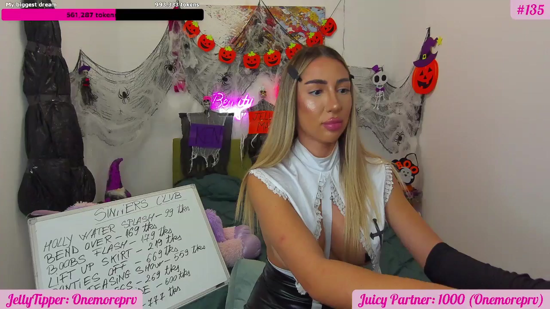 Gallery image thumbnail from JuicyJelly's myfreecams stream on, 10/28/2025, 18:31 image 19 of 20
