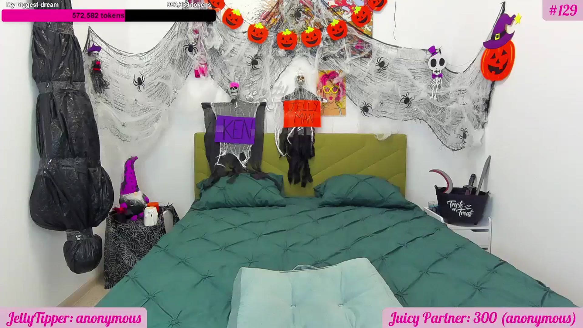 Gallery image thumbnail from JuicyJelly's myfreecams stream on, 10/30/2025, 18:41 image 14 of 20