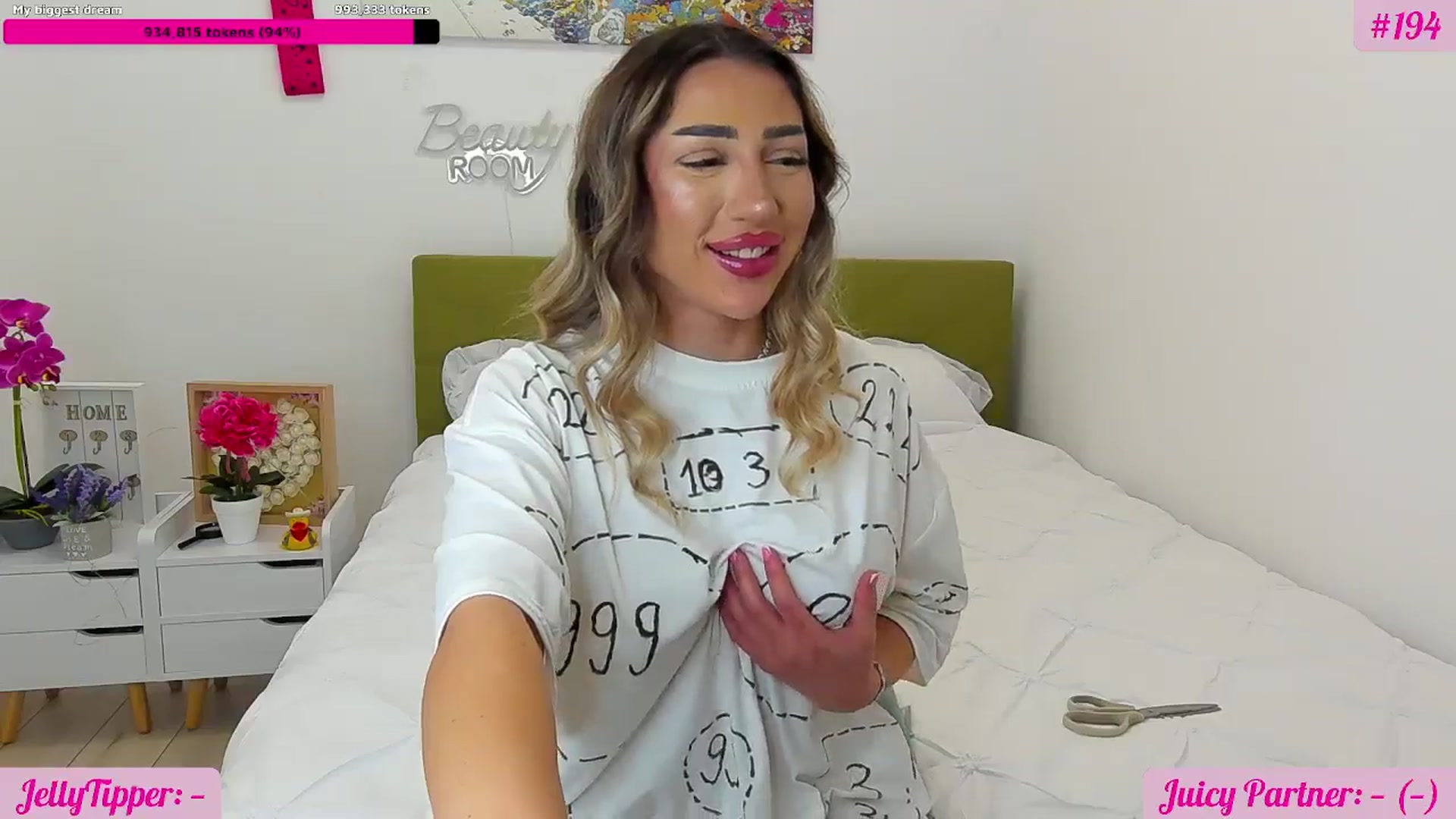 Gallery image thumbnail from JuicyJelly's myfreecams stream on, 01/21/2026, 17:54 image 6 of 20