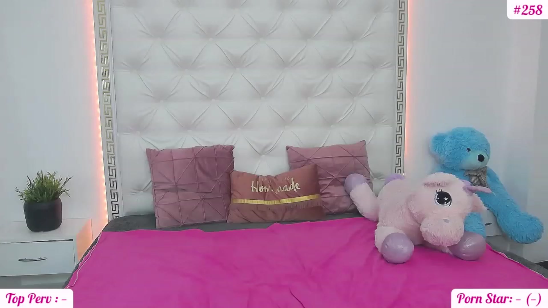 Gallery image thumbnail from JuicyJelly_'s myfreecams stream on, 04/13/2023, 14:11 image 1 of 20