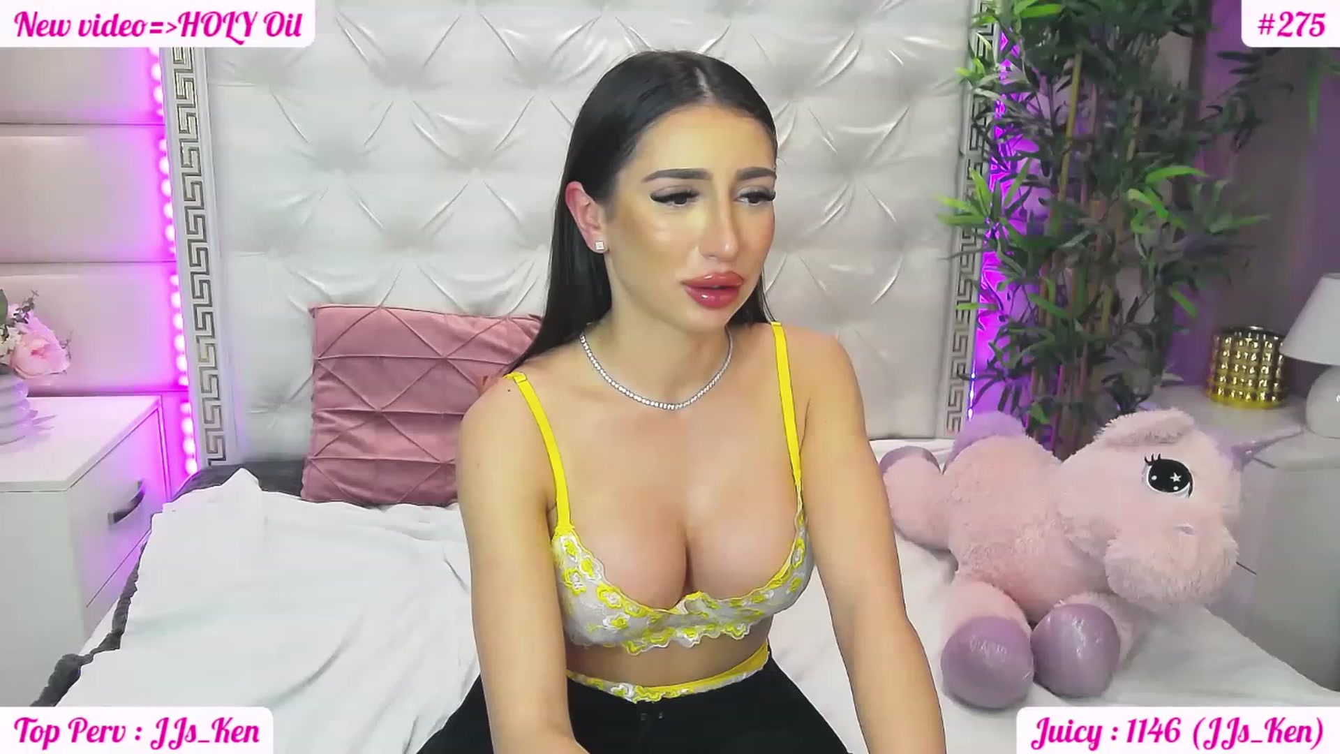 Gallery image thumbnail from JuicyJelly_'s myfreecams stream on, 04/27/2023, 19:19 image 16 of 20