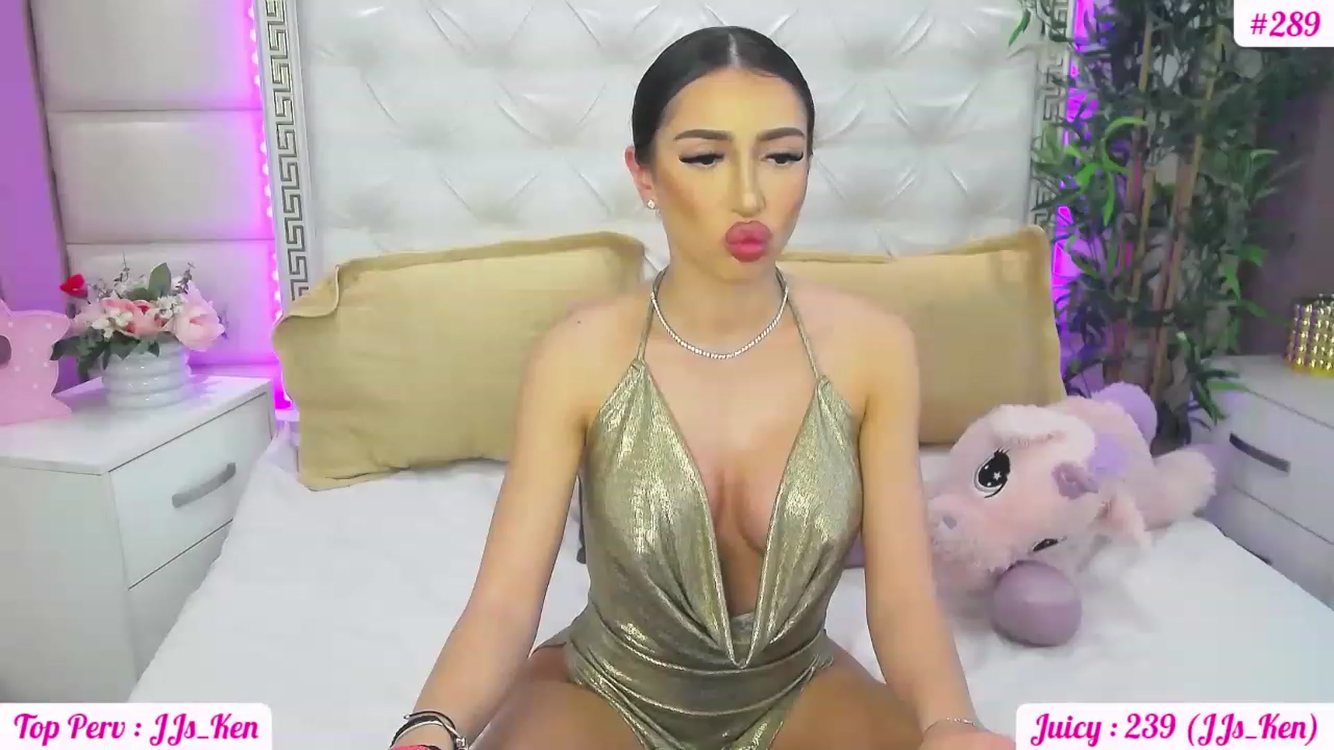Gallery image thumbnail from JuicyJelly_'s myfreecams stream on, 04/28/2023, 13:58 image 3 of 20