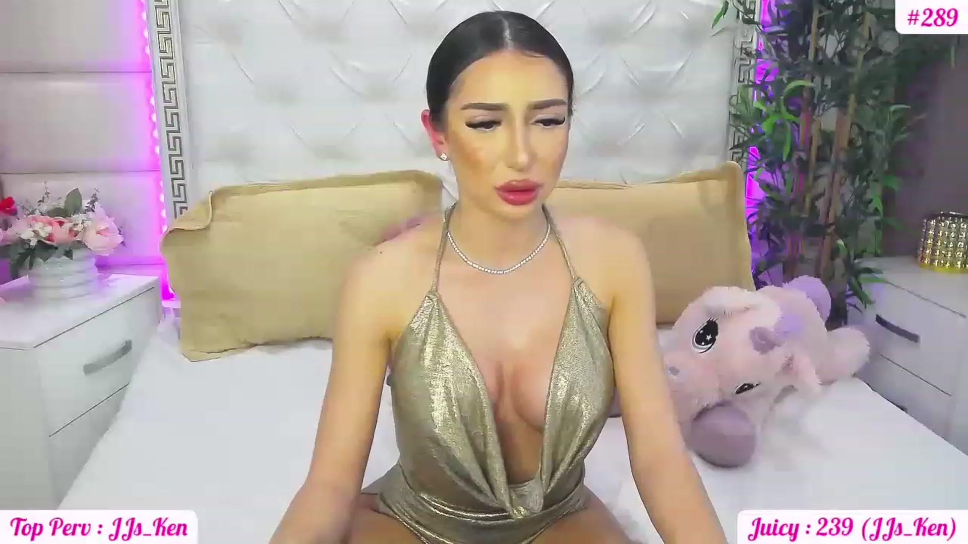 Gallery image thumbnail from JuicyJelly_'s myfreecams stream on, 04/28/2023, 15:18 image 3 of 20