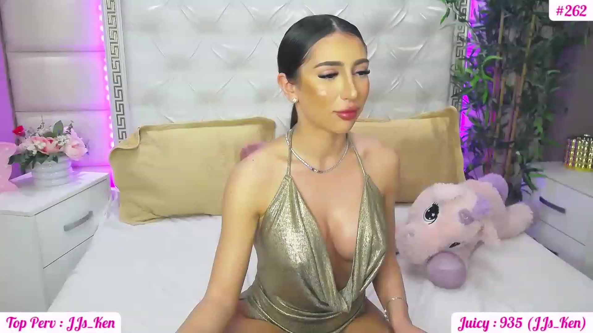 Gallery image thumbnail from JuicyJelly_'s myfreecams stream on, 04/28/2023, 17:43 image 17 of 20