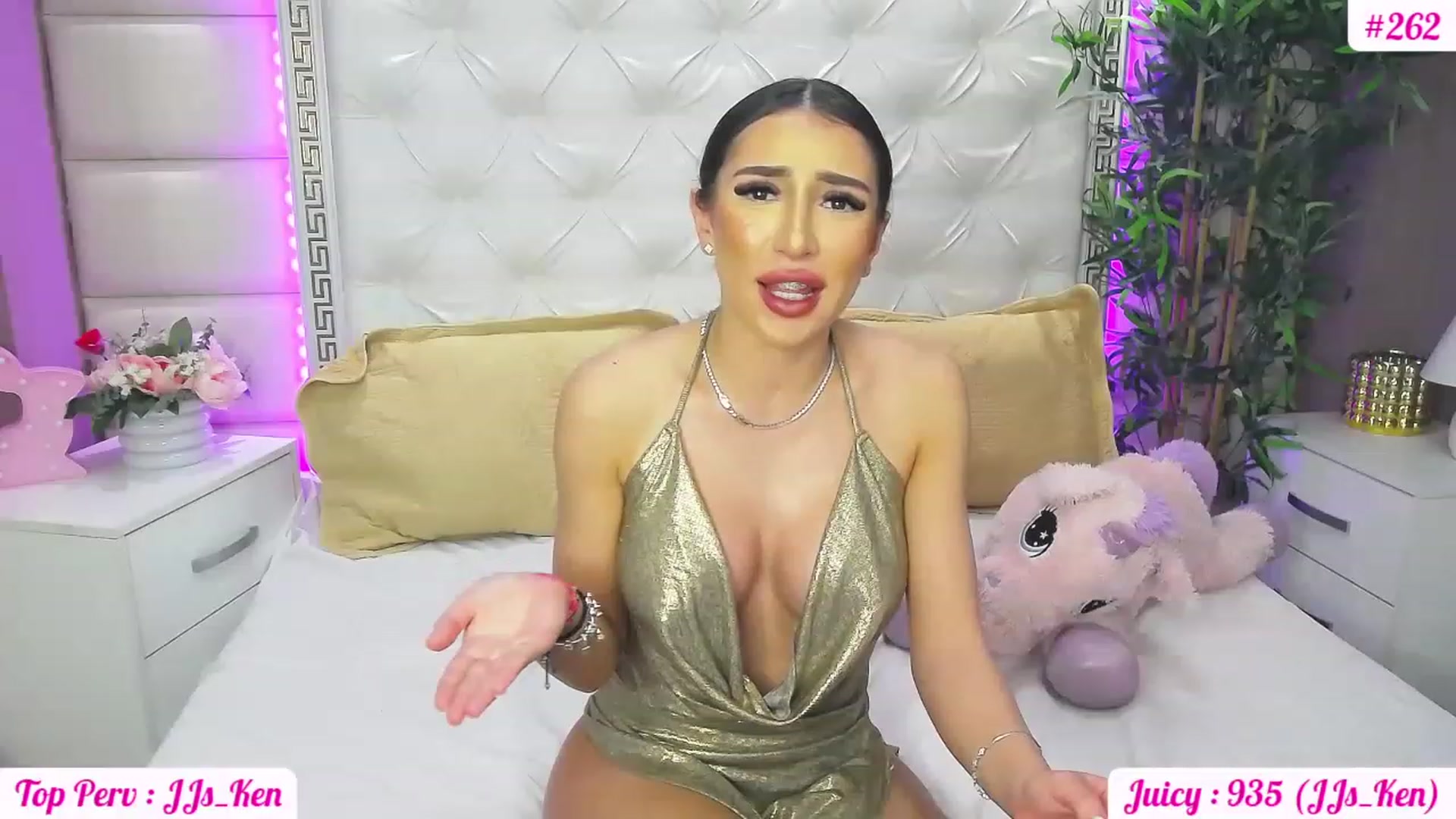 Gallery image thumbnail from JuicyJelly_'s myfreecams stream on, 04/28/2023, 17:43 image 8 of 20