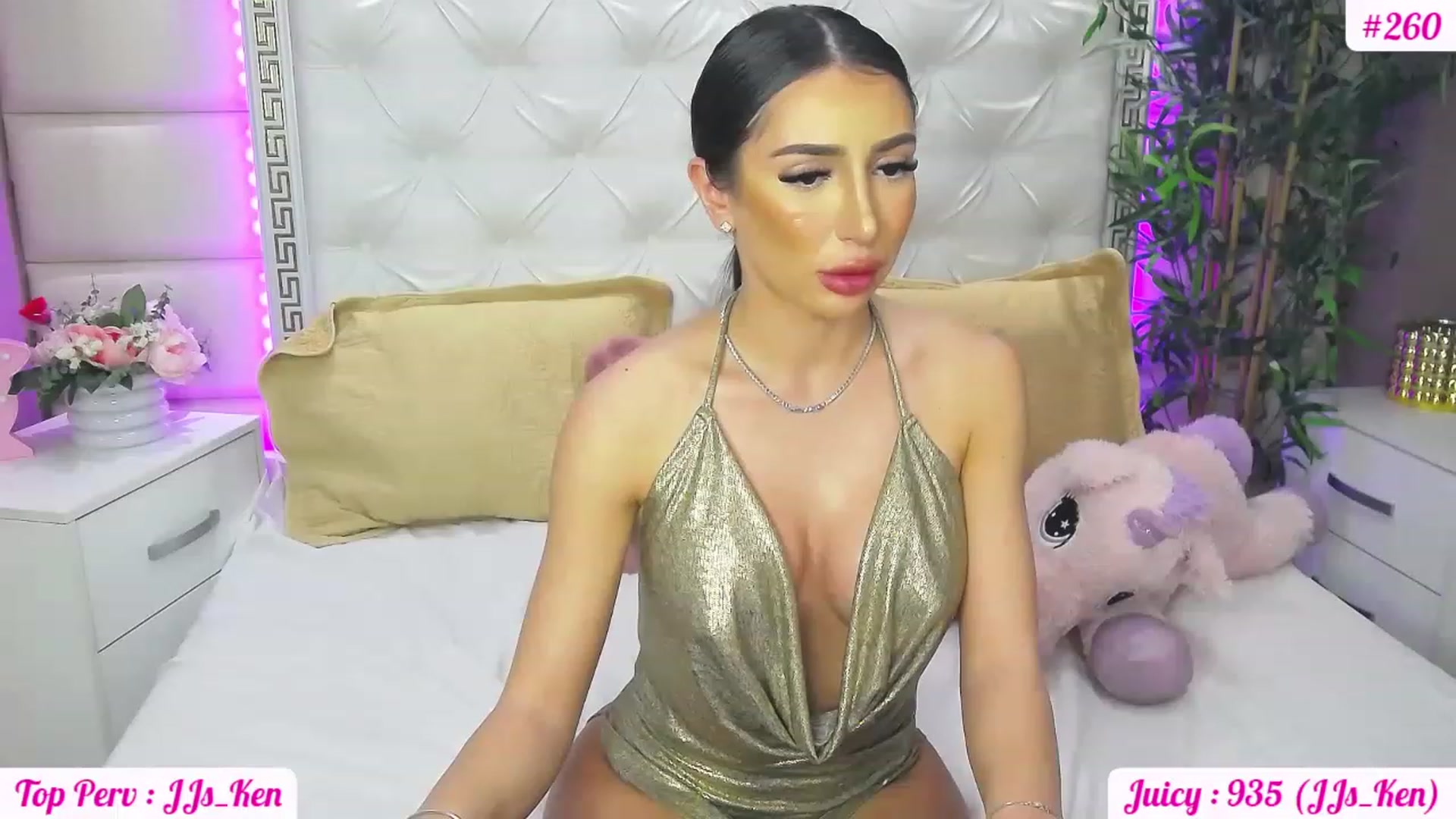 Gallery image thumbnail from JuicyJelly_'s myfreecams stream on, 04/28/2023, 19:20 image 6 of 20