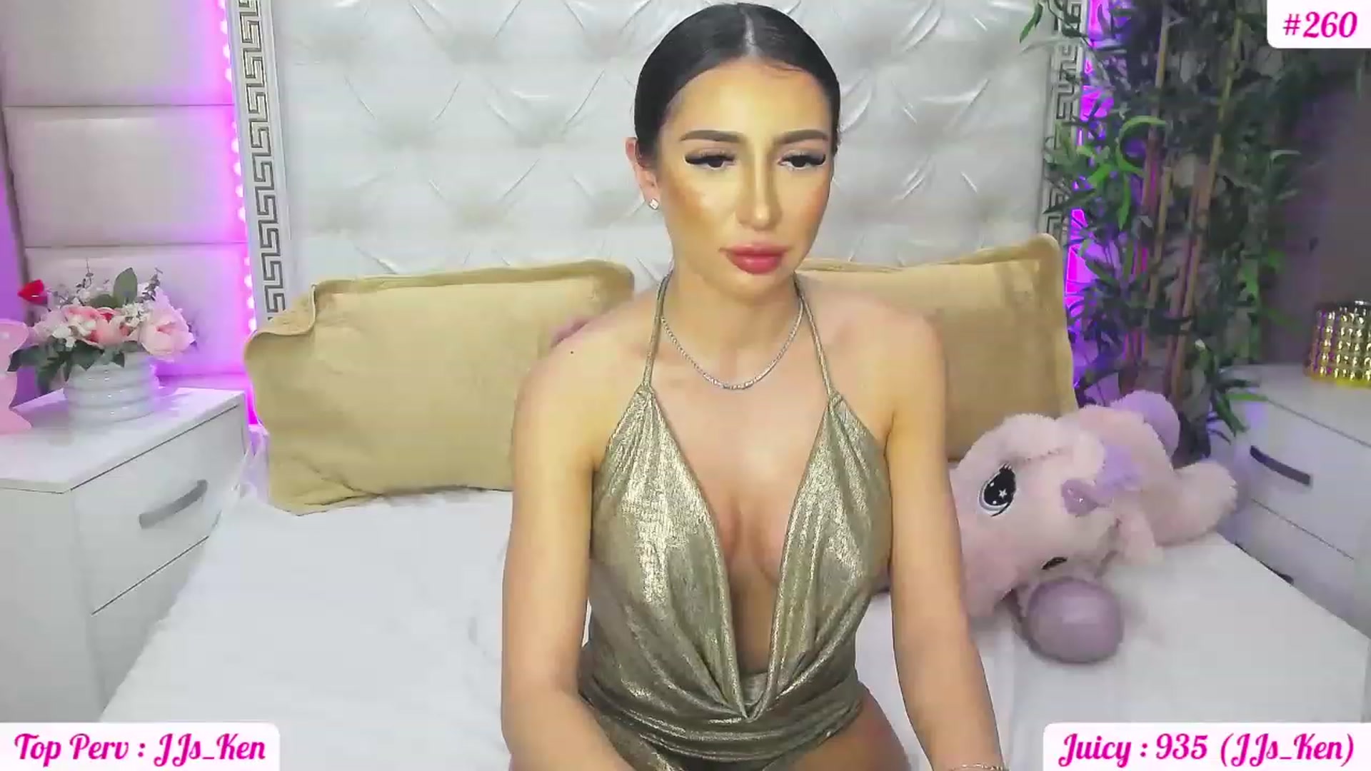 Gallery image thumbnail from JuicyJelly_'s myfreecams stream on, 04/28/2023, 19:20 image 5 of 20