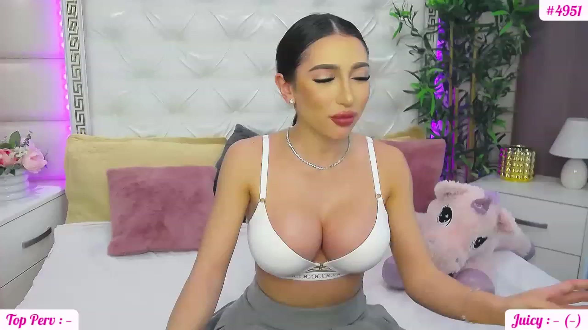 Gallery image thumbnail from JuicyJelly_'s myfreecams stream on, 05/02/2023, 13:51 image 18 of 20