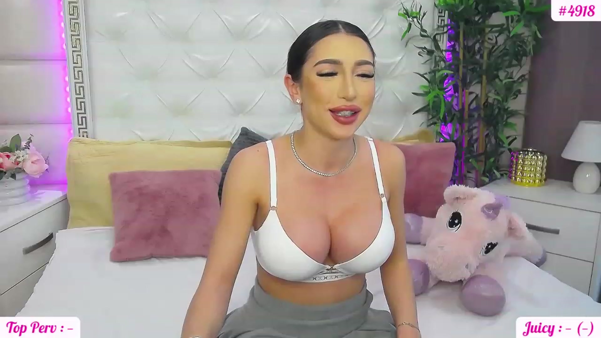 Gallery image thumbnail from JuicyJelly_'s myfreecams stream on, 05/02/2023, 13:51 image 7 of 20