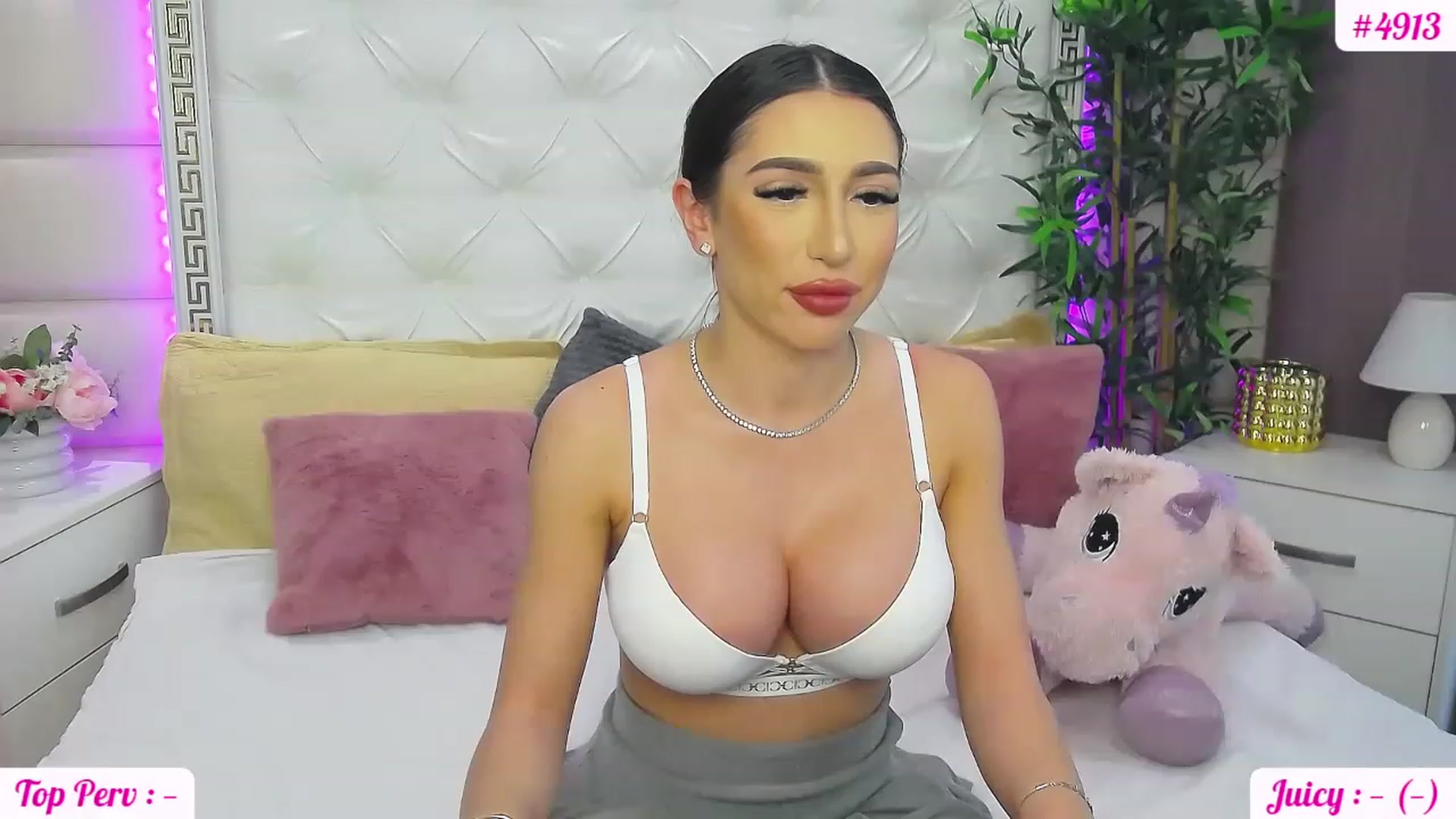 Gallery image thumbnail from JuicyJelly_'s myfreecams stream on, 05/02/2023, 13:51 image 8 of 20