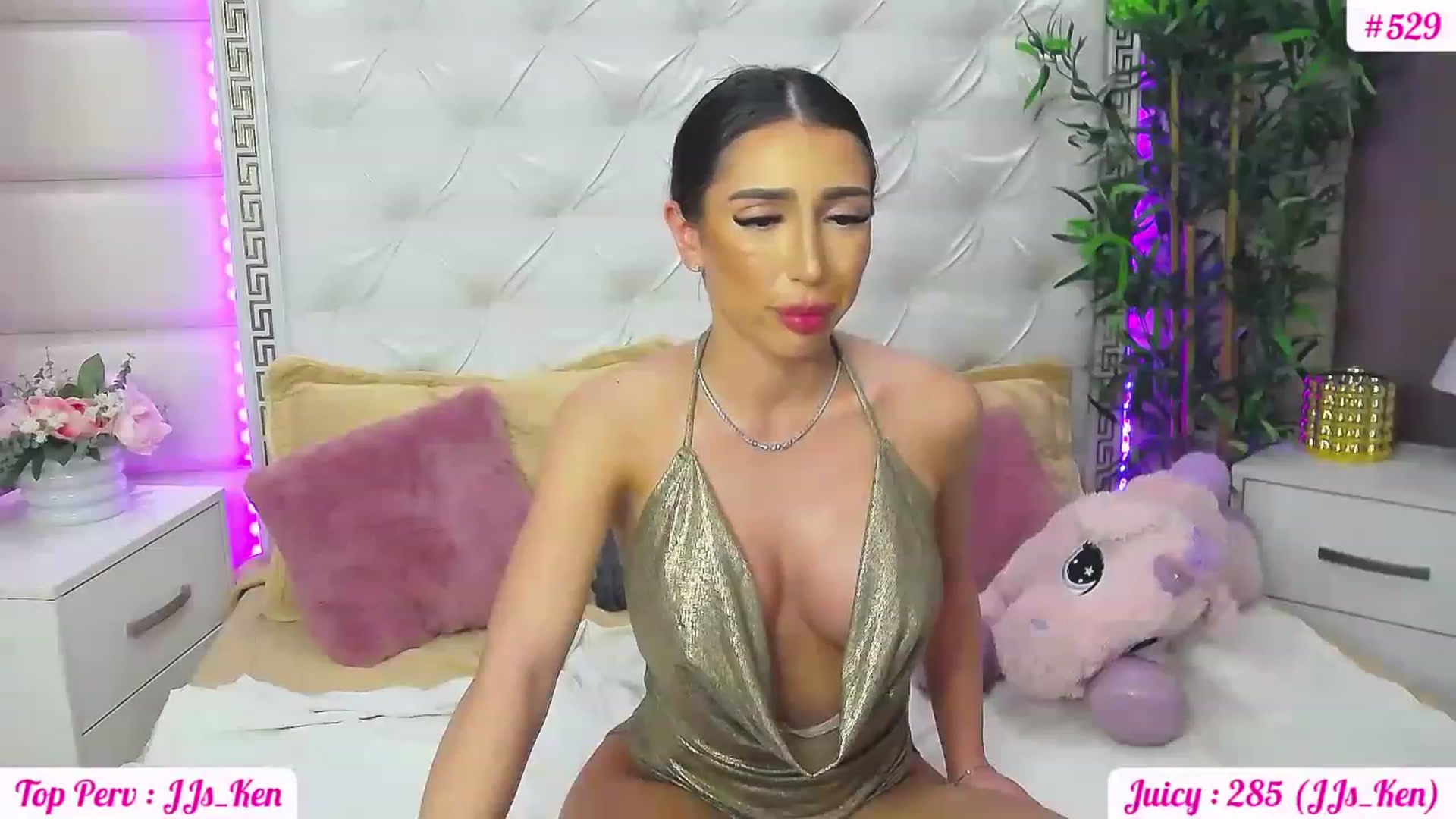 Gallery image thumbnail from JuicyJelly_'s myfreecams stream on, 05/06/2023, 17:58 image 7 of 20