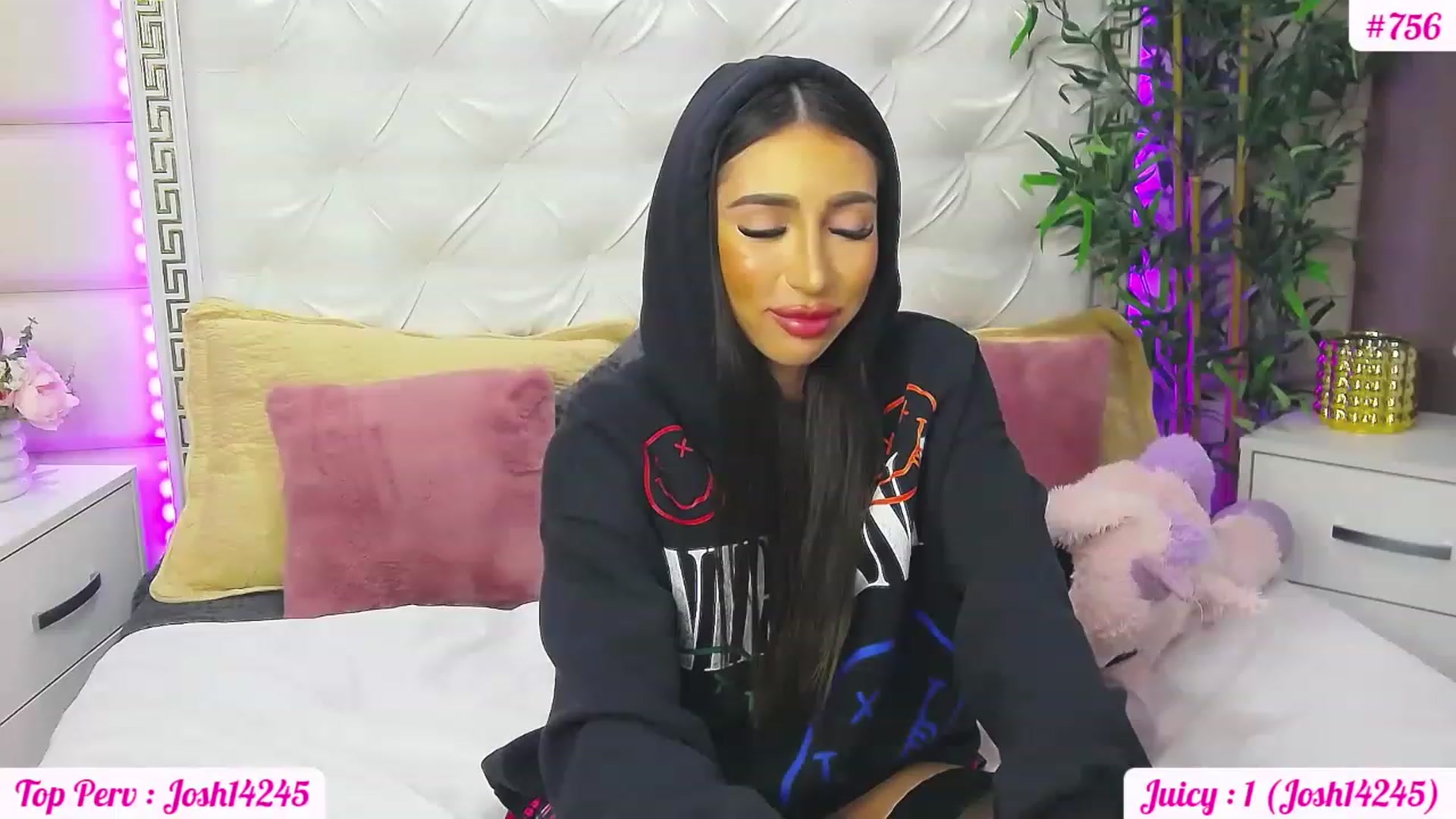 Gallery image thumbnail from JuicyJelly_'s myfreecams stream on, 05/10/2023, 17:22 image 11 of 20