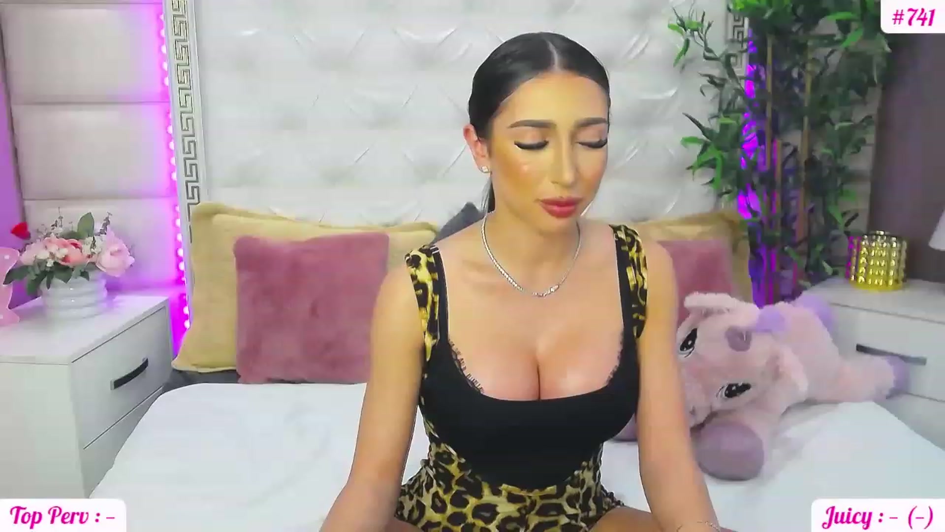 Gallery image thumbnail from JuicyJelly_'s myfreecams stream on, 05/11/2023, 14:56 image 8 of 20
