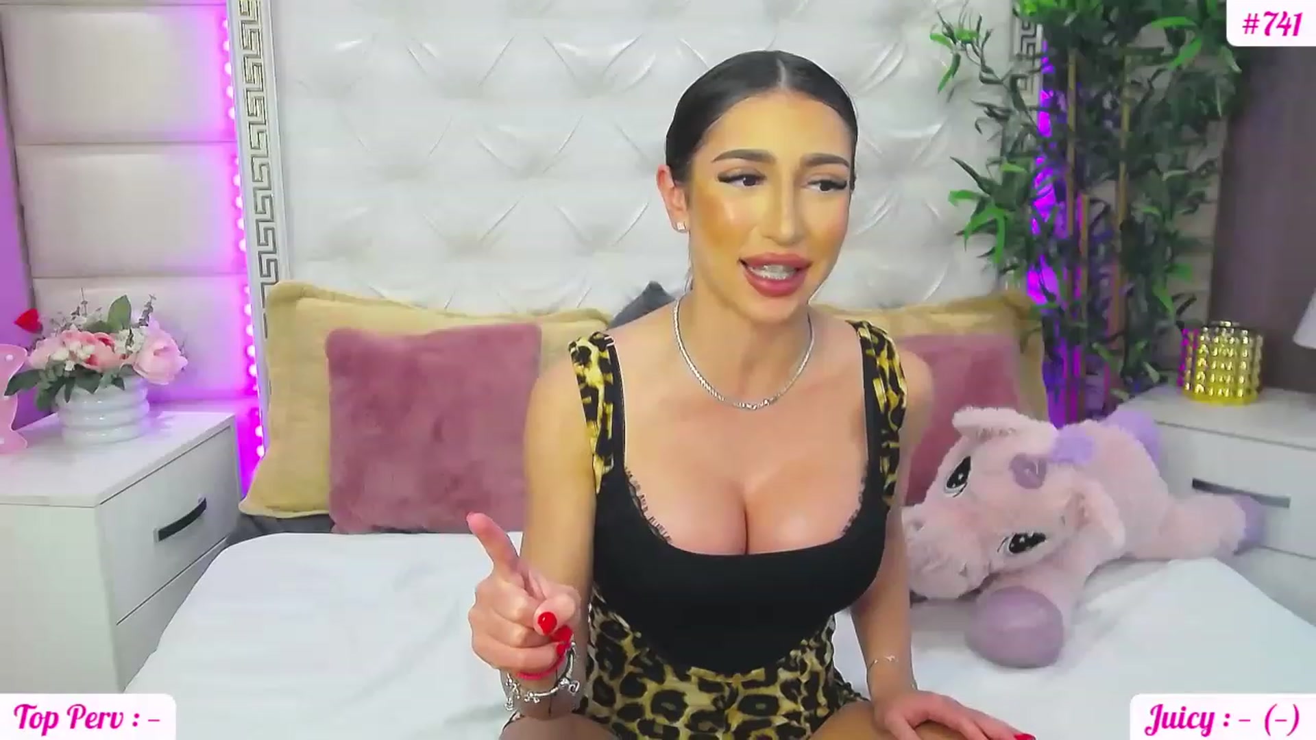 Gallery image thumbnail from JuicyJelly_'s myfreecams stream on, 05/11/2023, 14:56 image 7 of 20