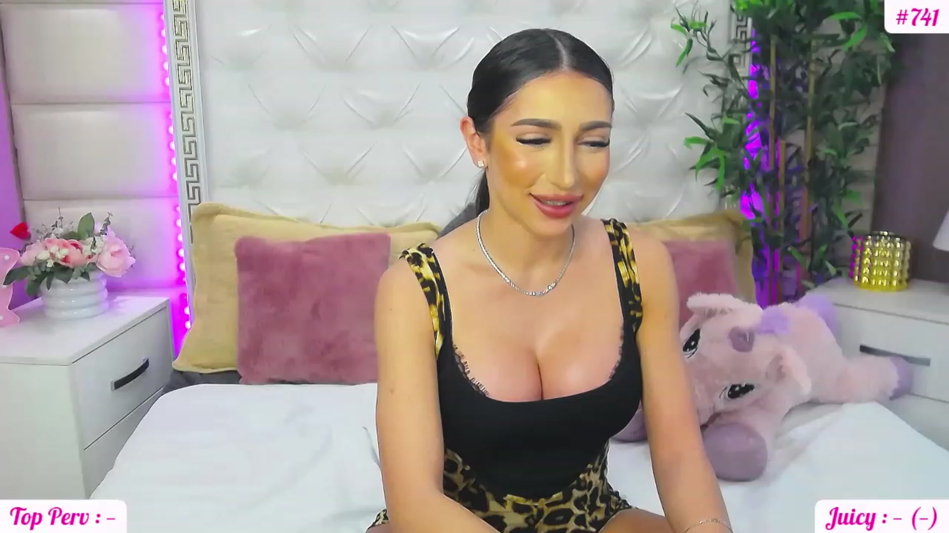 Gallery image thumbnail from JuicyJelly_'s myfreecams stream on, 05/11/2023, 14:56 image 4 of 20