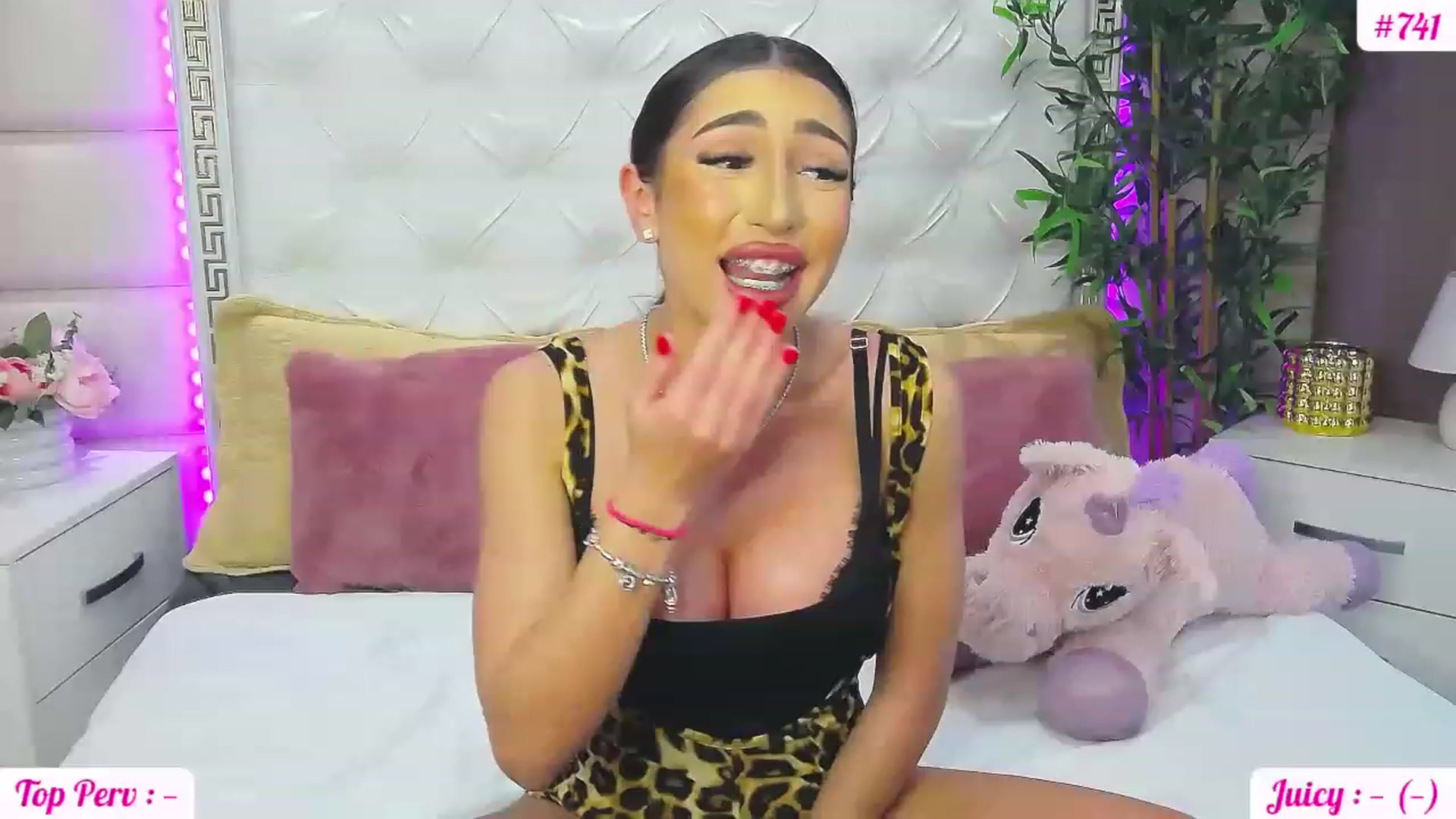 Gallery image thumbnail from JuicyJelly_'s myfreecams stream on, 05/11/2023, 14:56 image 16 of 20