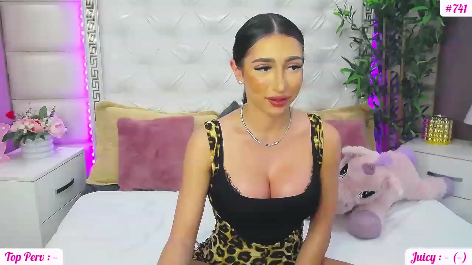 Gallery image thumbnail from JuicyJelly_'s myfreecams stream on, 05/11/2023, 14:56 image 5 of 20