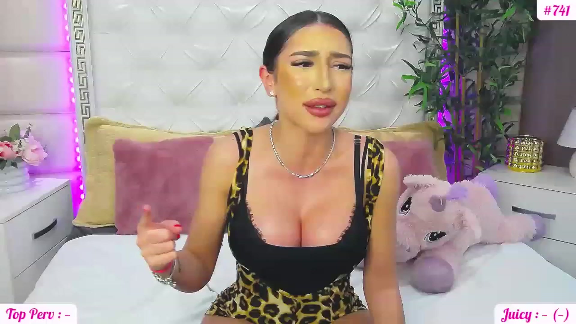 Gallery image thumbnail from JuicyJelly_'s myfreecams stream on, 05/11/2023, 14:56 image 15 of 20