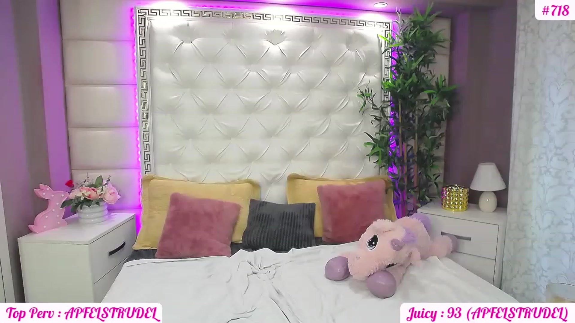 Gallery image thumbnail from JuicyJelly_'s myfreecams stream on, 05/12/2023, 17:54 image 7 of 20