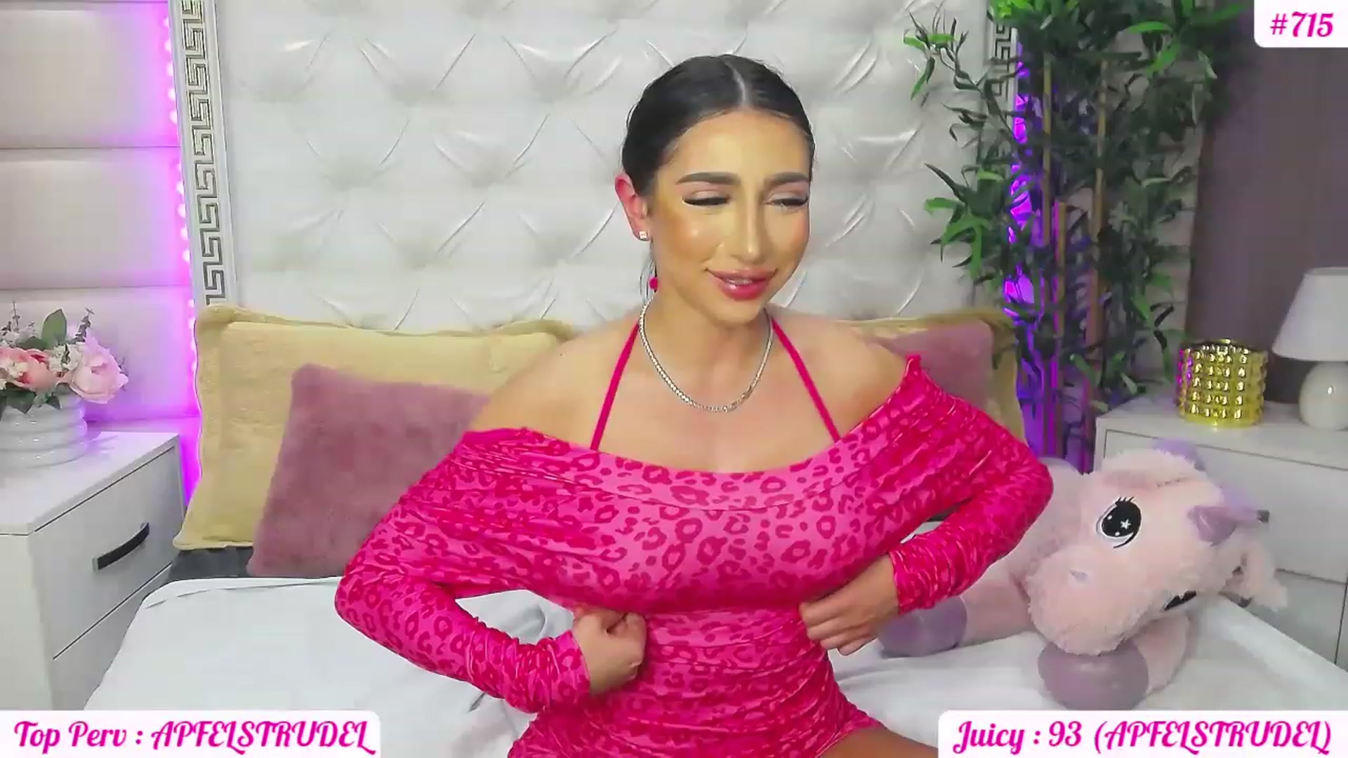 Gallery image thumbnail from JuicyJelly_'s myfreecams stream on, 05/12/2023, 17:54 image 13 of 20