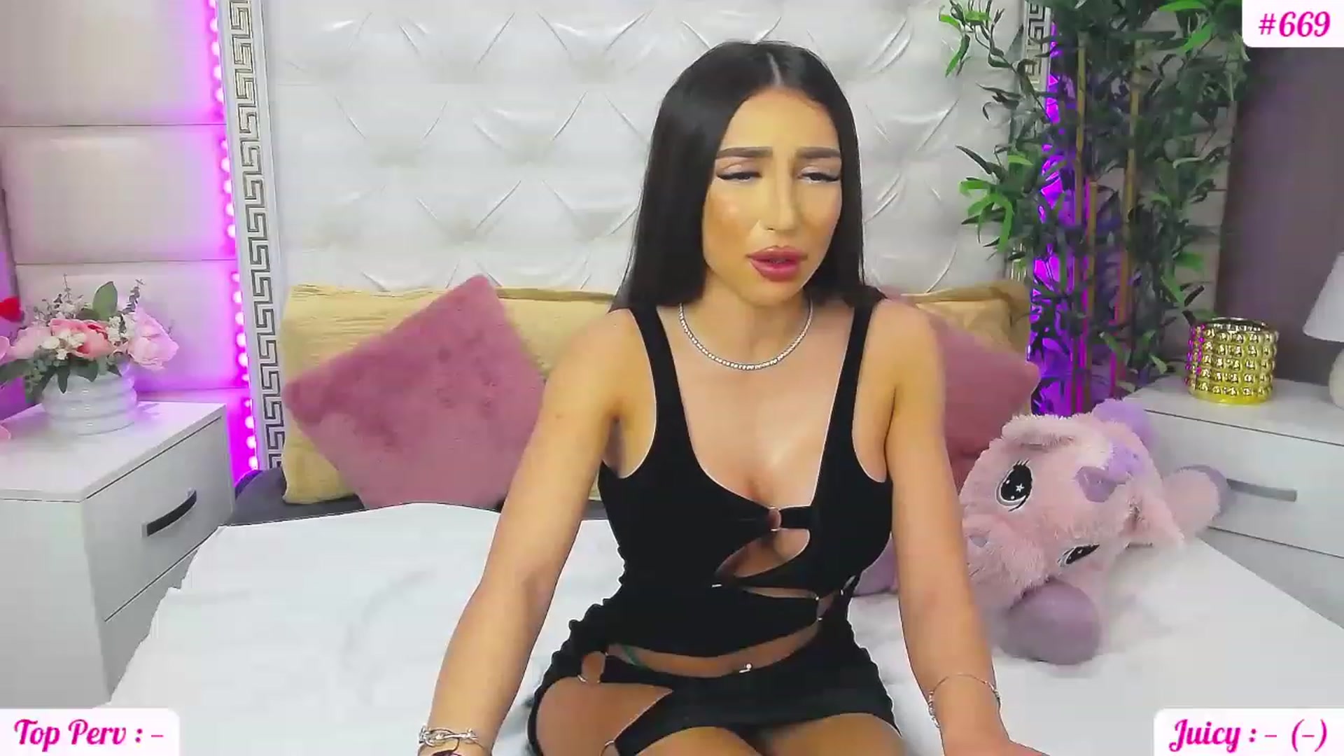 Gallery image thumbnail from JuicyJelly_'s myfreecams stream on, 05/17/2023, 13:39 image 12 of 20