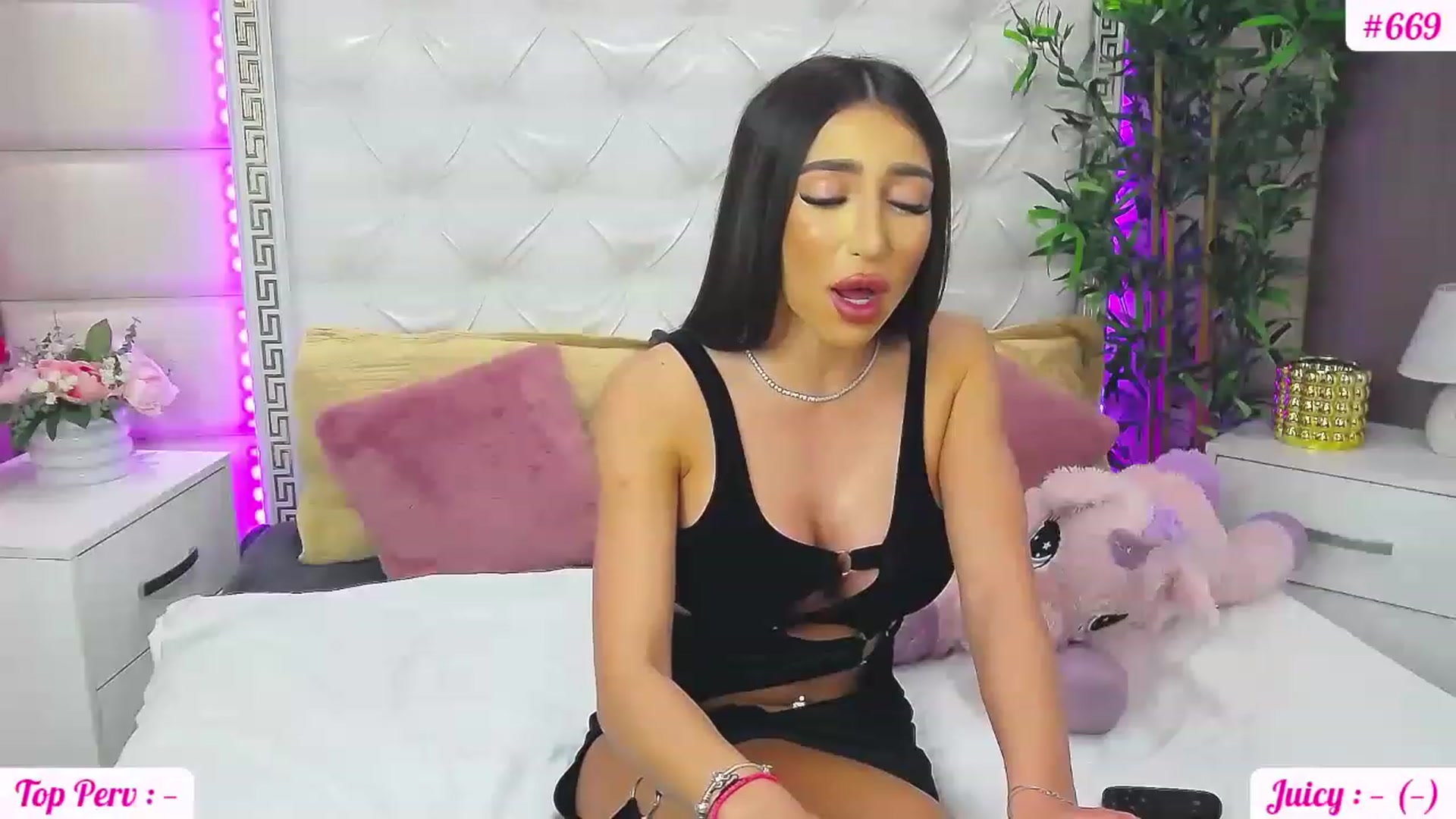 Gallery image thumbnail from JuicyJelly_'s myfreecams stream on, 05/17/2023, 13:39 image 20 of 20