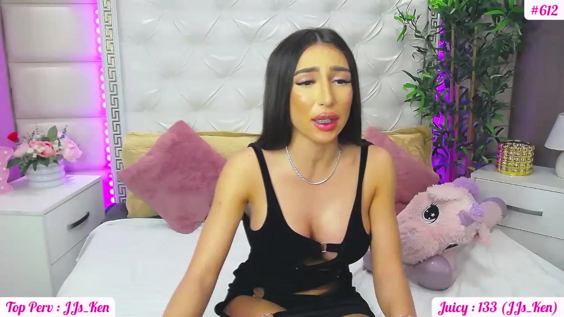 Gallery image thumbnail from JuicyJelly_'s myfreecams stream on, 05/17/2023, 16:18 image 14 of 20