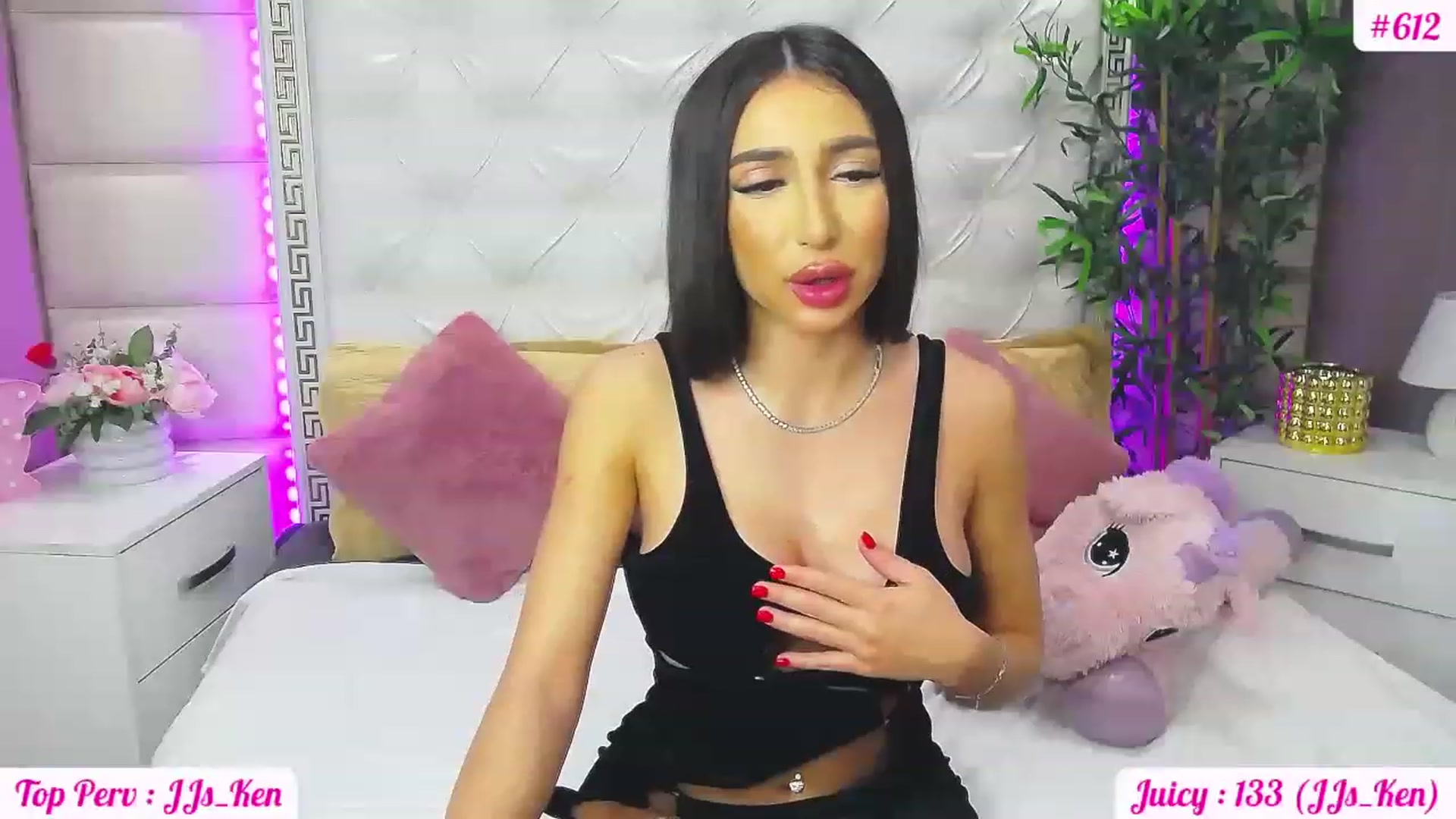 Gallery image thumbnail from JuicyJelly_'s myfreecams stream on, 05/17/2023, 16:18 image 16 of 20