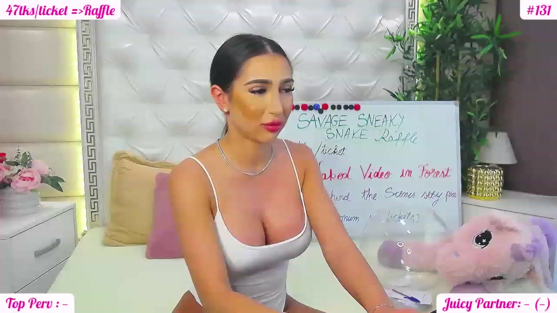 Gallery image thumbnail from JuicyJelly_'s myfreecams stream on, 06/05/2023, 13:04 image 3 of 20