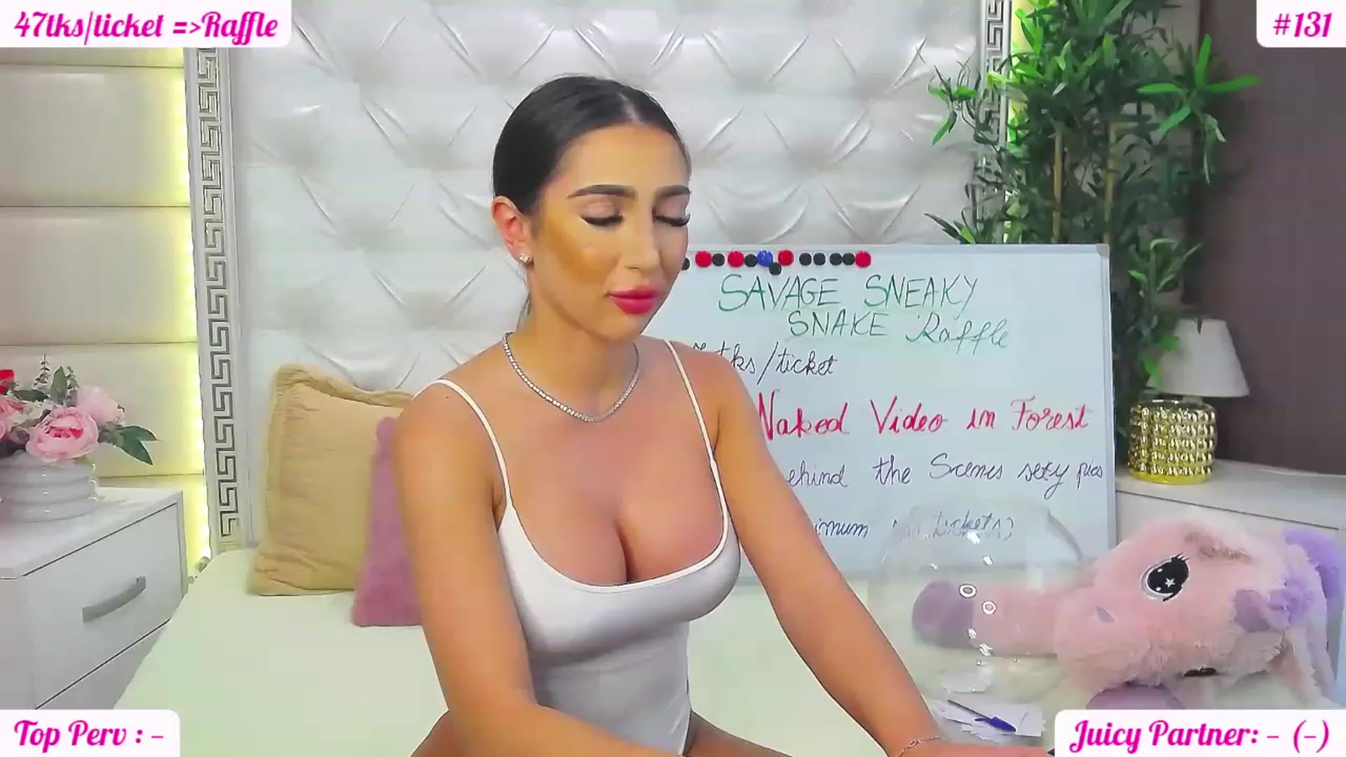 Gallery image thumbnail from JuicyJelly_'s myfreecams stream on, 06/05/2023, 13:04 image 4 of 20